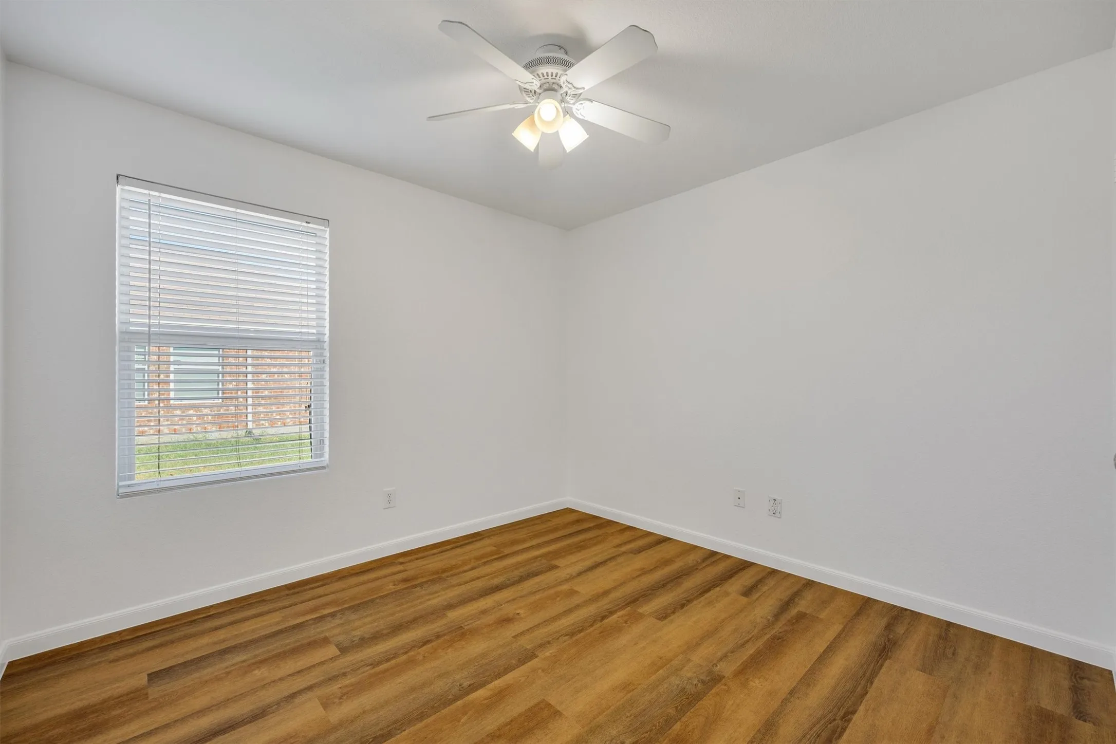 Single Family Residence For Sale in Collin County , 103 Charleston Drive, Anna, Texas 75409, 3 Bedroom, 2 Bathroom, 2 Garage spaces, 1,222 Sqft, built in 2003, mls#21404196, Real Estate Agent in Anna, Homes For Sale in Collin county, Homes For Sale in Anna, Realtor in Anna Texas, Real Estate Brokerage Independent Realty Texas, Luminita Cordes Realtor