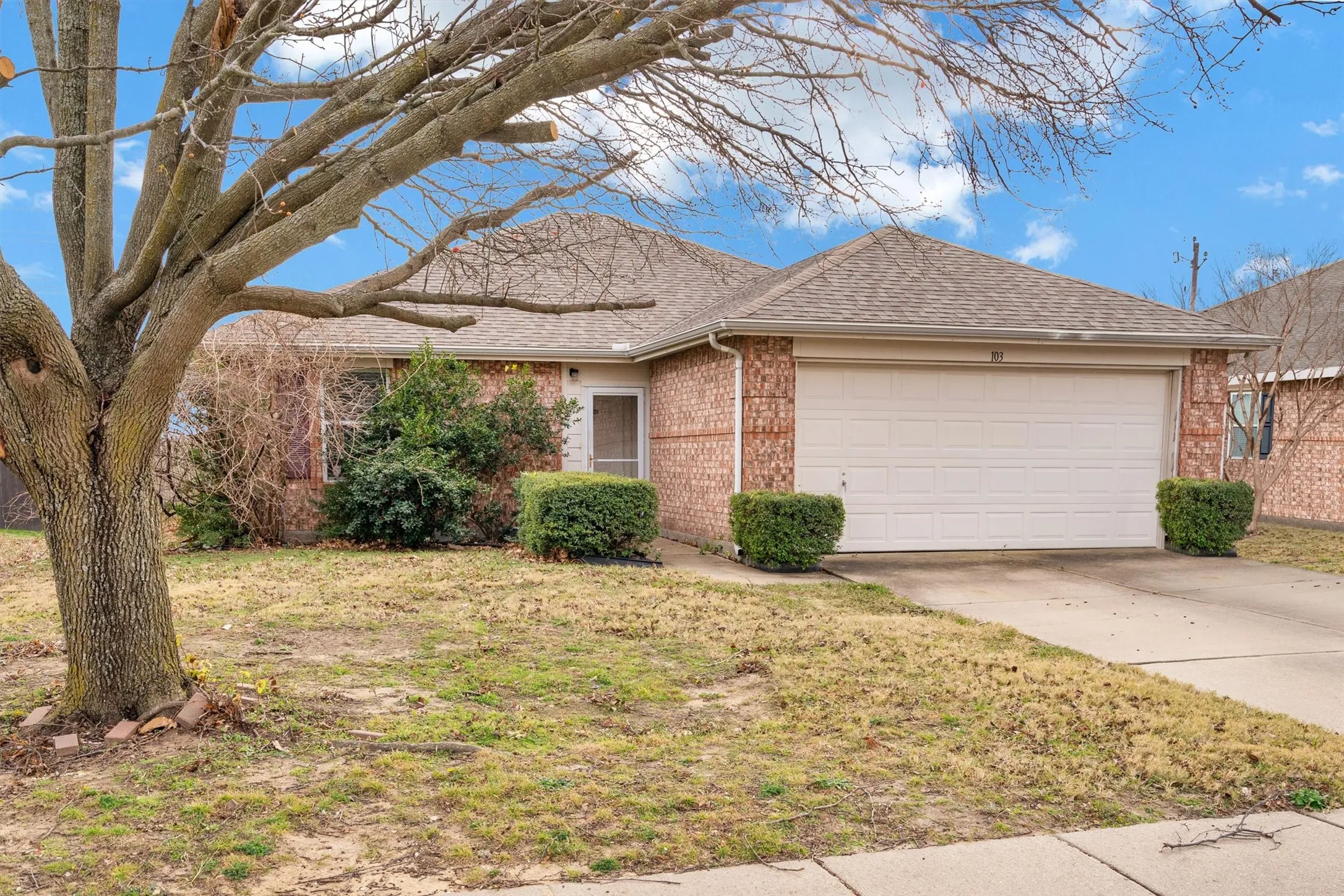 Single Family Residence For Sale in Collin County , 103 Charleston Drive, Anna, Texas 75409, 3 Bedroom, 2 Bathroom, 2 Garage spaces, 1,222 Sqft, built in 2003, mls#21404196, Real Estate Agent in Anna, Homes For Sale in Collin county, Homes For Sale in Anna, Realtor in Anna Texas, Real Estate Brokerage Independent Realty Texas, Luminita Cordes Realtor