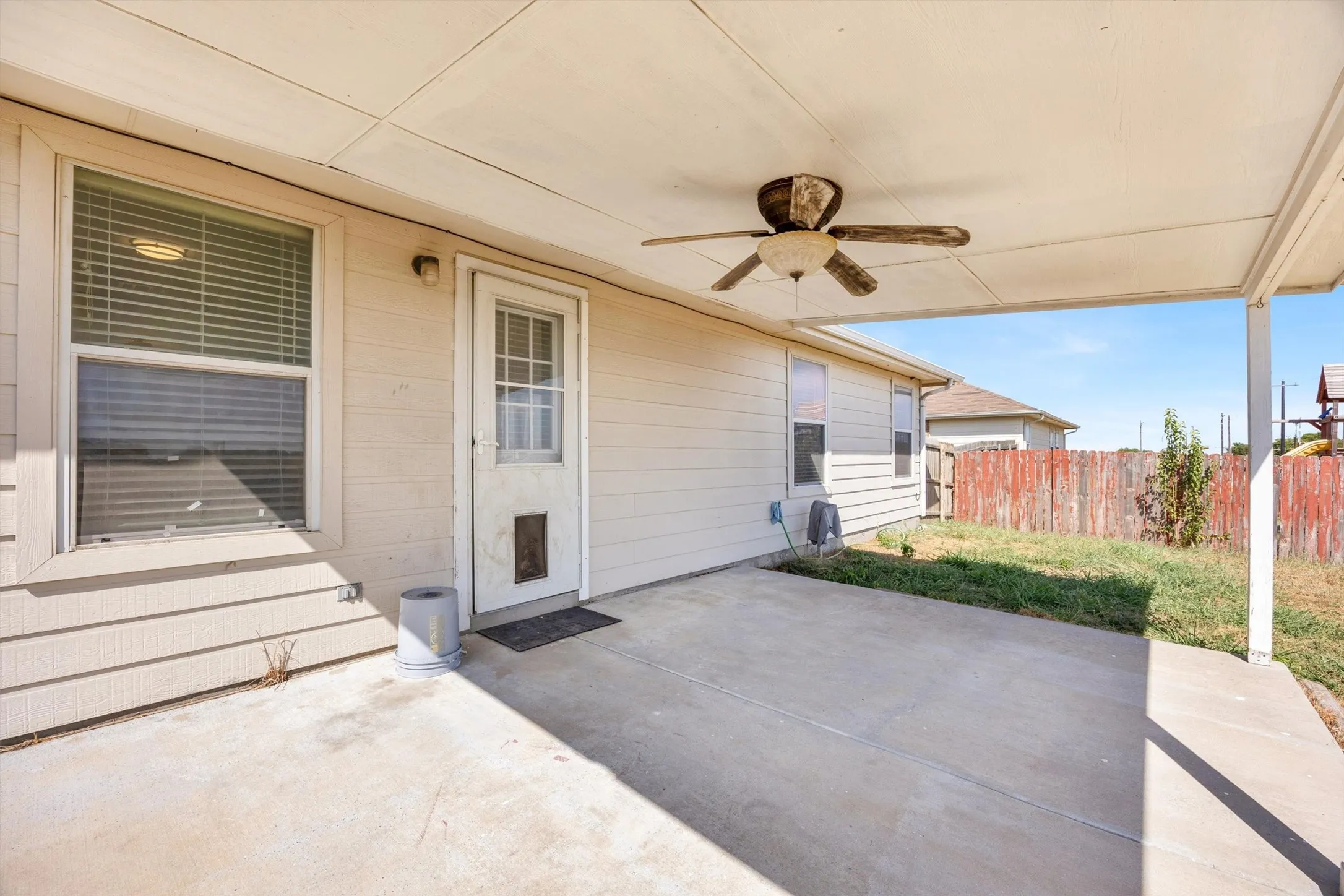 Single Family Residence For Sale in Collin County , 103 Charleston Drive, Anna, Texas 75409, 3 Bedroom, 2 Bathroom, 2 Garage spaces, 1,222 Sqft, built in 2003, mls#21404196, Real Estate Agent in Anna, Homes For Sale in Collin county, Homes For Sale in Anna, Realtor in Anna Texas, Real Estate Brokerage Independent Realty Texas, Luminita Cordes Realtor
