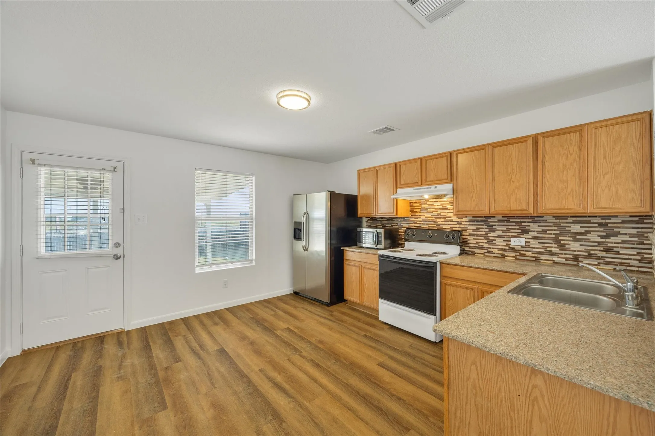 Single Family Residence For Sale in Collin County , 103 Charleston Drive, Anna, Texas 75409, 3 Bedroom, 2 Bathroom, 2 Garage spaces, 1,222 Sqft, built in 2003, mls#21404196, Real Estate Agent in Anna, Homes For Sale in Collin county, Homes For Sale in Anna, Realtor in Anna Texas, Real Estate Brokerage Independent Realty Texas, Luminita Cordes Realtor