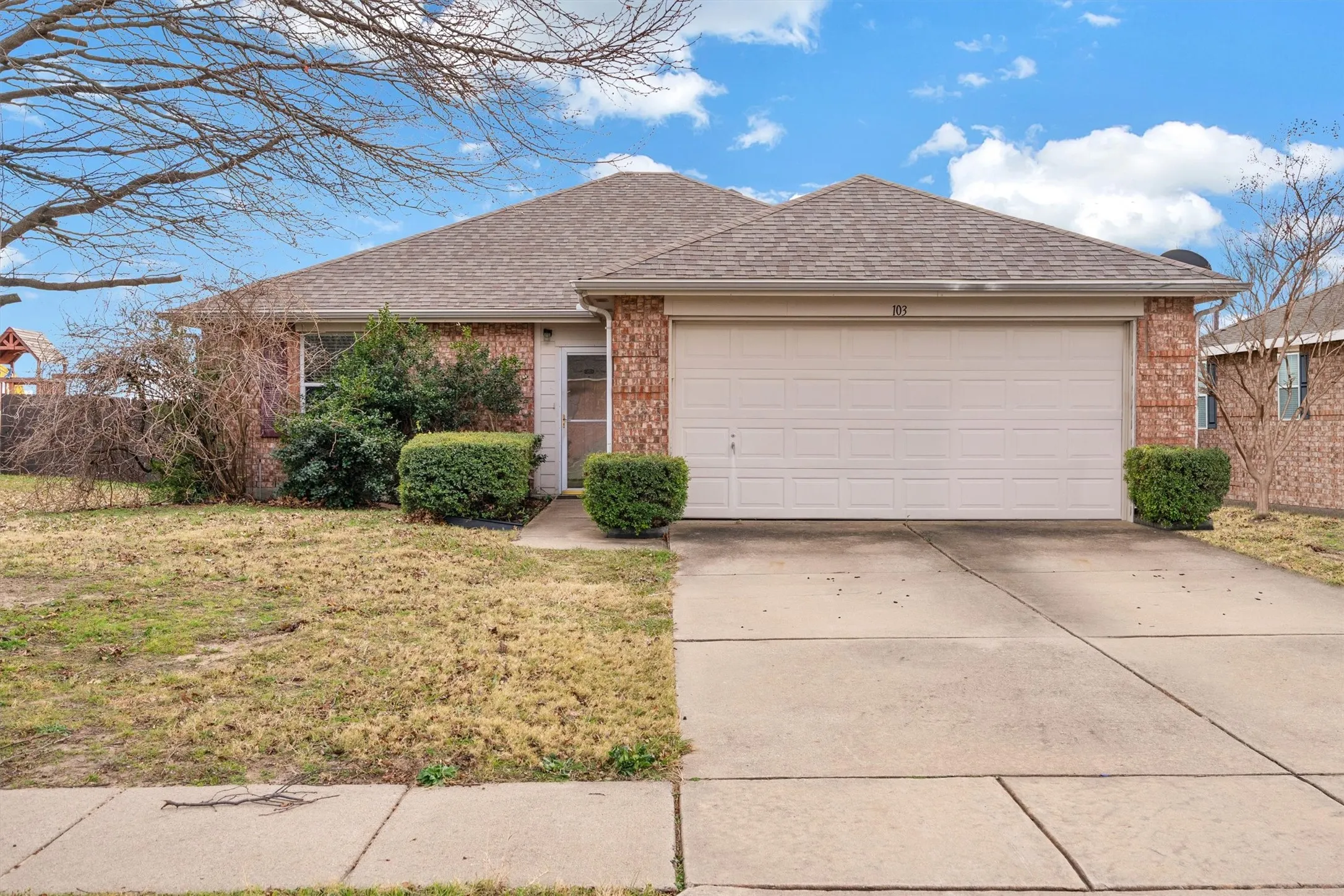 Single Family Residence For Sale in Collin County , 103 Charleston Drive, Anna, Texas 75409, 3 Bedroom, 2 Bathroom, 2 Garage spaces, 1,222 Sqft, built in 2003, mls#21404196, Real Estate Agent in Anna, Homes For Sale in Collin county, Homes For Sale in Anna, Realtor in Anna Texas, Real Estate Brokerage Independent Realty Texas, Luminita Cordes Realtor