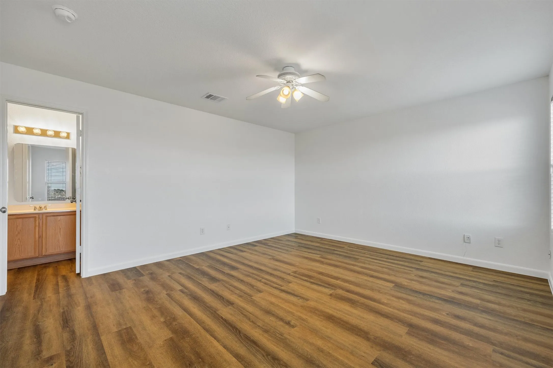 Single Family Residence For Sale in Collin County , 103 Charleston Drive, Anna, Texas 75409, 3 Bedroom, 2 Bathroom, 2 Garage spaces, 1,222 Sqft, built in 2003, mls#21404196, Real Estate Agent in Anna, Homes For Sale in Collin county, Homes For Sale in Anna, Realtor in Anna Texas, Real Estate Brokerage Independent Realty Texas, Luminita Cordes Realtor