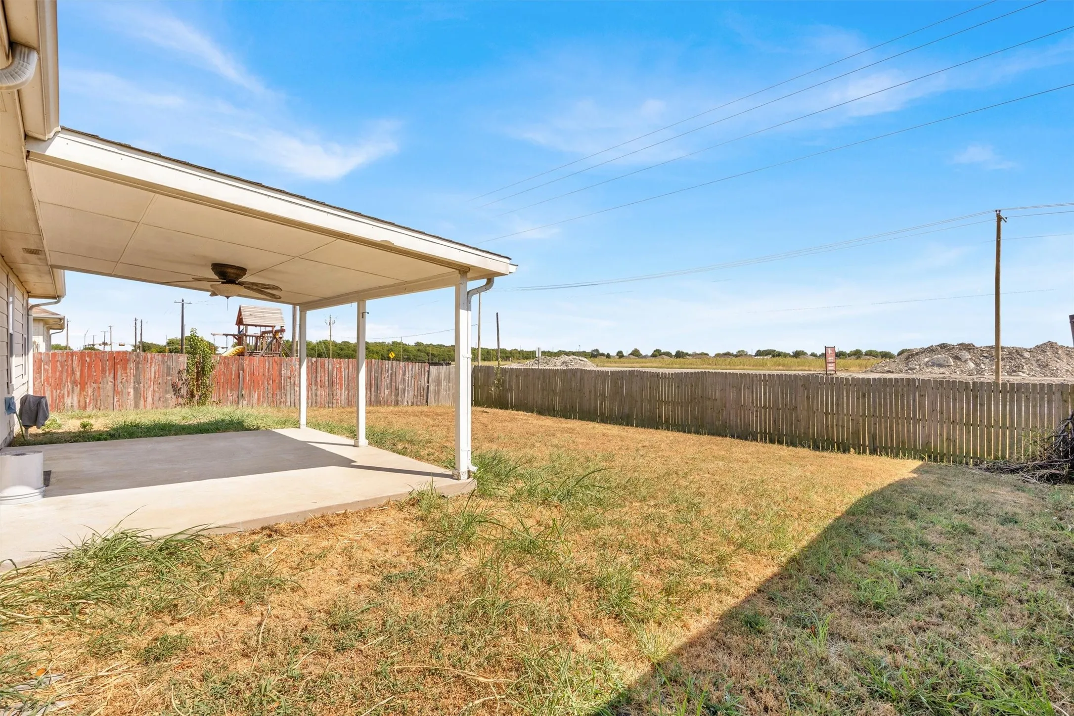 Single Family Residence For Sale in Collin County , 103 Charleston Drive, Anna, Texas 75409, 3 Bedroom, 2 Bathroom, 2 Garage spaces, 1,222 Sqft, built in 2003, mls#21404196, Real Estate Agent in Anna, Homes For Sale in Collin county, Homes For Sale in Anna, Realtor in Anna Texas, Real Estate Brokerage Independent Realty Texas, Luminita Cordes Realtor