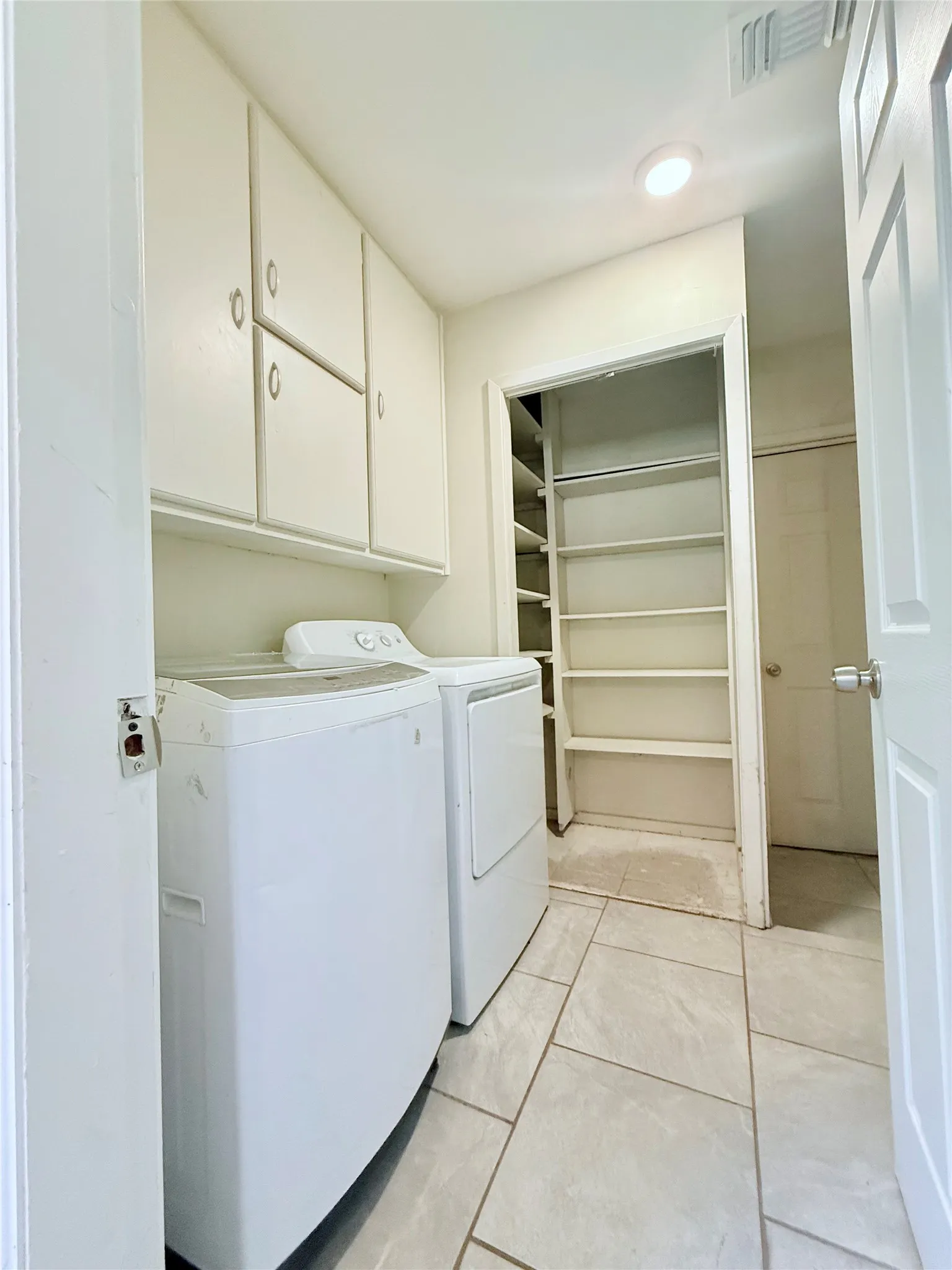 Single Family Residence For Sale in Tarrant County , 3702 Lindsey Court, Arlington, Texas 76015, 3 Bedroom, 2 Bathroom, 2 Garage spaces, 1,168 Sqft, built in 1971, mls#21403190, Real Estate Agent in Arlington, Homes For Sale in Tarrant county, Homes For Sale in Arlington, Realtor in Arlington Texas, Real Estate Brokerage Independent Realty Texas, Luminita Cordes Realtor