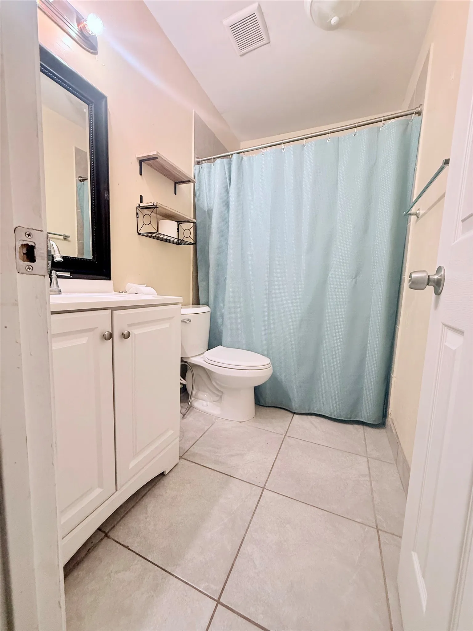 Single Family Residence For Sale in Tarrant County , 3702 Lindsey Court, Arlington, Texas 76015, 3 Bedroom, 2 Bathroom, 2 Garage spaces, 1,168 Sqft, built in 1971, mls#21403190, Real Estate Agent in Arlington, Homes For Sale in Tarrant county, Homes For Sale in Arlington, Realtor in Arlington Texas, Real Estate Brokerage Independent Realty Texas, Luminita Cordes Realtor