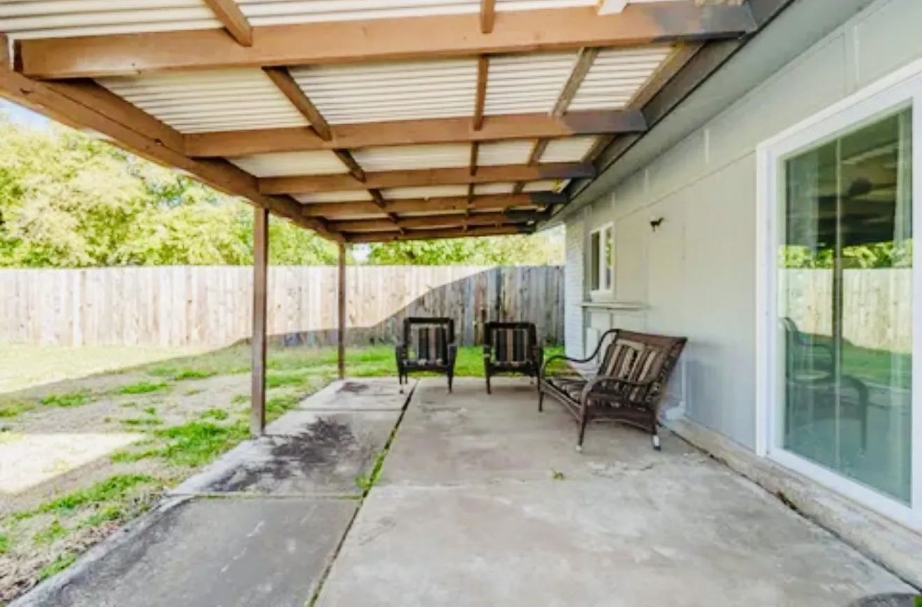 Single Family Residence For Sale in Tarrant County , 3702 Lindsey Court, Arlington, Texas 76015, 3 Bedroom, 2 Bathroom, 2 Garage spaces, 1,168 Sqft, built in 1971, mls#21403190, Real Estate Agent in Arlington, Homes For Sale in Tarrant county, Homes For Sale in Arlington, Realtor in Arlington Texas, Real Estate Brokerage Independent Realty Texas, Luminita Cordes Realtor