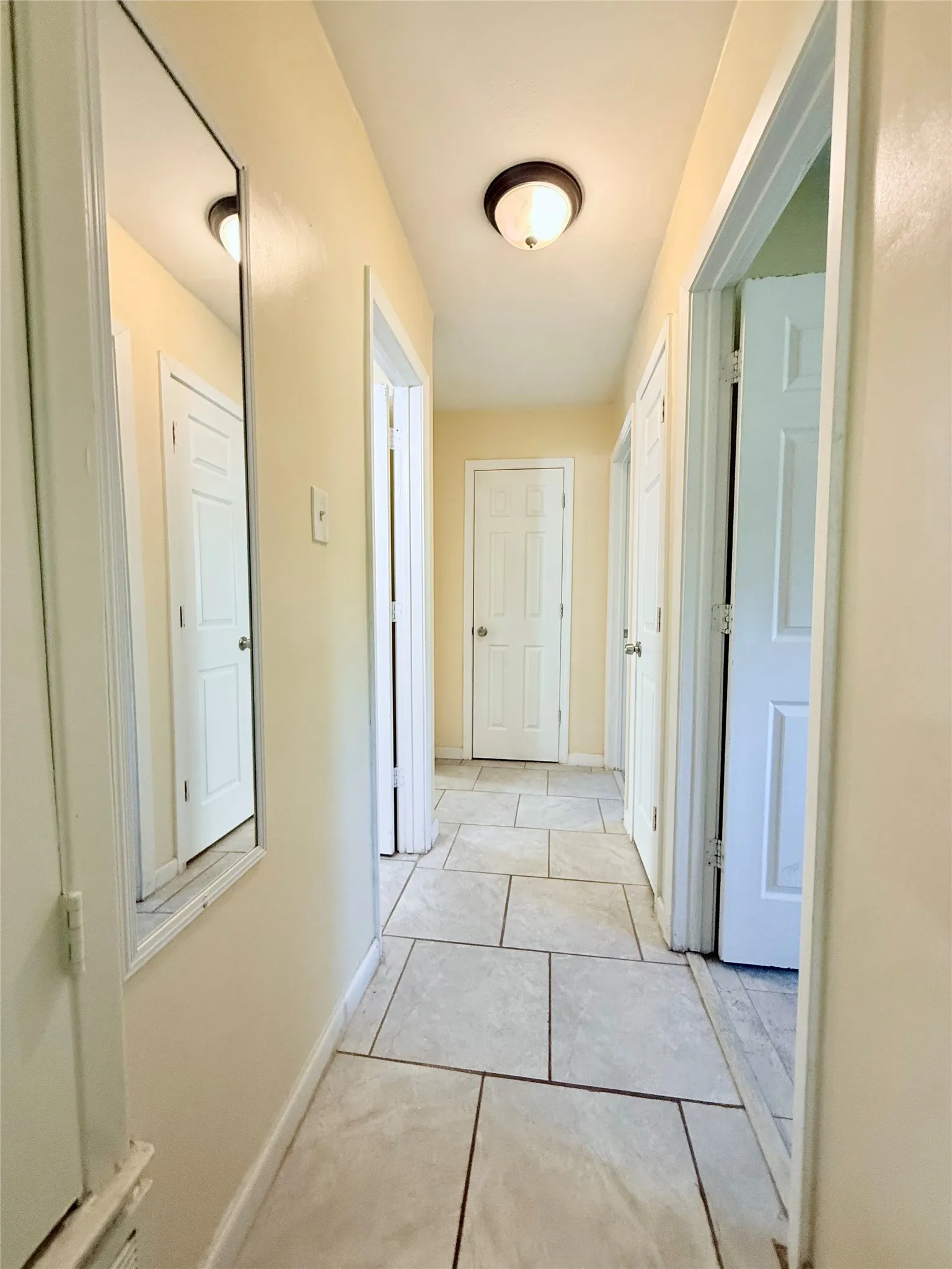 Single Family Residence For Sale in Tarrant County , 3702 Lindsey Court, Arlington, Texas 76015, 3 Bedroom, 2 Bathroom, 2 Garage spaces, 1,168 Sqft, built in 1971, mls#21403190, Real Estate Agent in Arlington, Homes For Sale in Tarrant county, Homes For Sale in Arlington, Realtor in Arlington Texas, Real Estate Brokerage Independent Realty Texas, Luminita Cordes Realtor