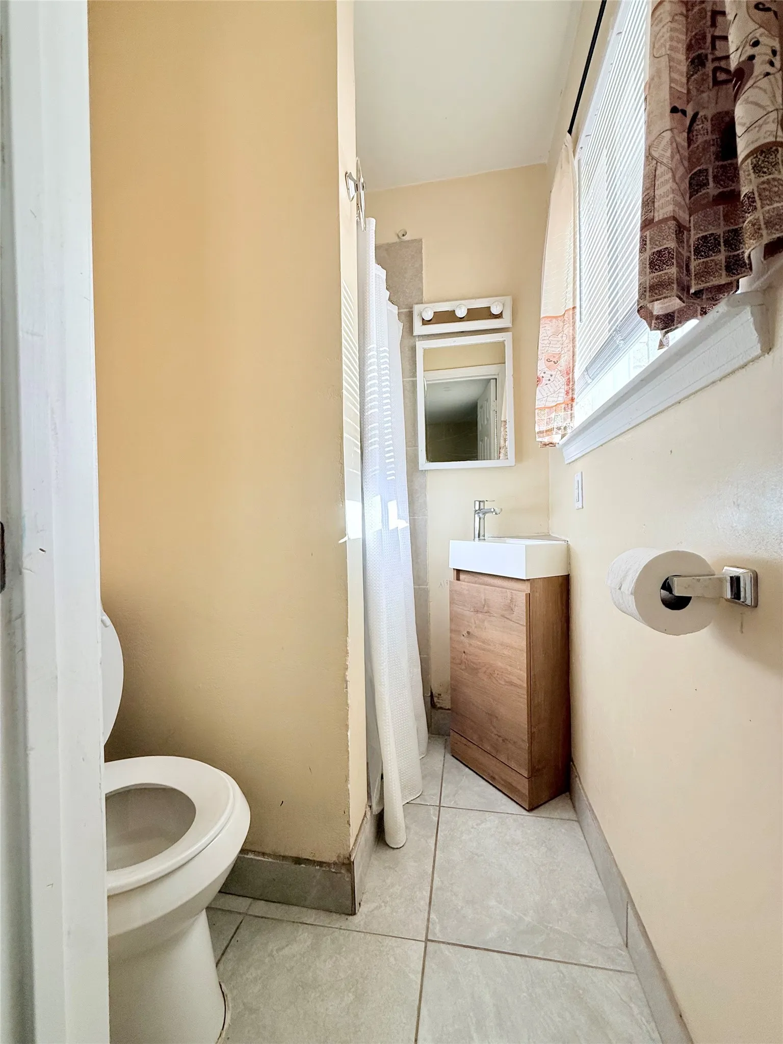 Single Family Residence For Sale in Tarrant County , 3702 Lindsey Court, Arlington, Texas 76015, 3 Bedroom, 2 Bathroom, 2 Garage spaces, 1,168 Sqft, built in 1971, mls#21403190, Real Estate Agent in Arlington, Homes For Sale in Tarrant county, Homes For Sale in Arlington, Realtor in Arlington Texas, Real Estate Brokerage Independent Realty Texas, Luminita Cordes Realtor