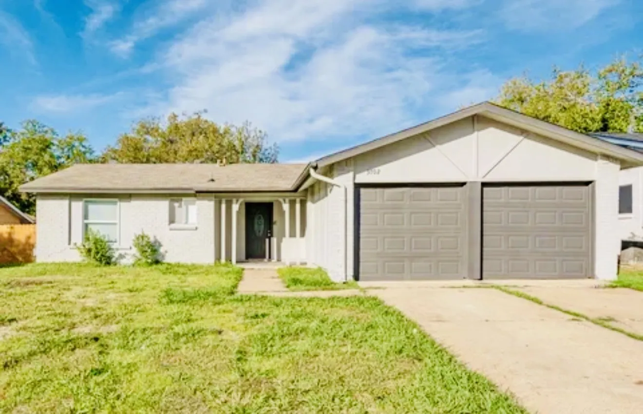 Single Family Residence For Sale in Tarrant County , 3702 Lindsey Court, Arlington, Texas 76015, 3 Bedroom, 2 Bathroom, 2 Garage spaces, 1,168 Sqft, built in 1971, mls#21403190, Real Estate Agent in Arlington, Homes For Sale in Tarrant county, Homes For Sale in Arlington, Realtor in Arlington Texas, Real Estate Brokerage Independent Realty Texas, Luminita Cordes Realtor