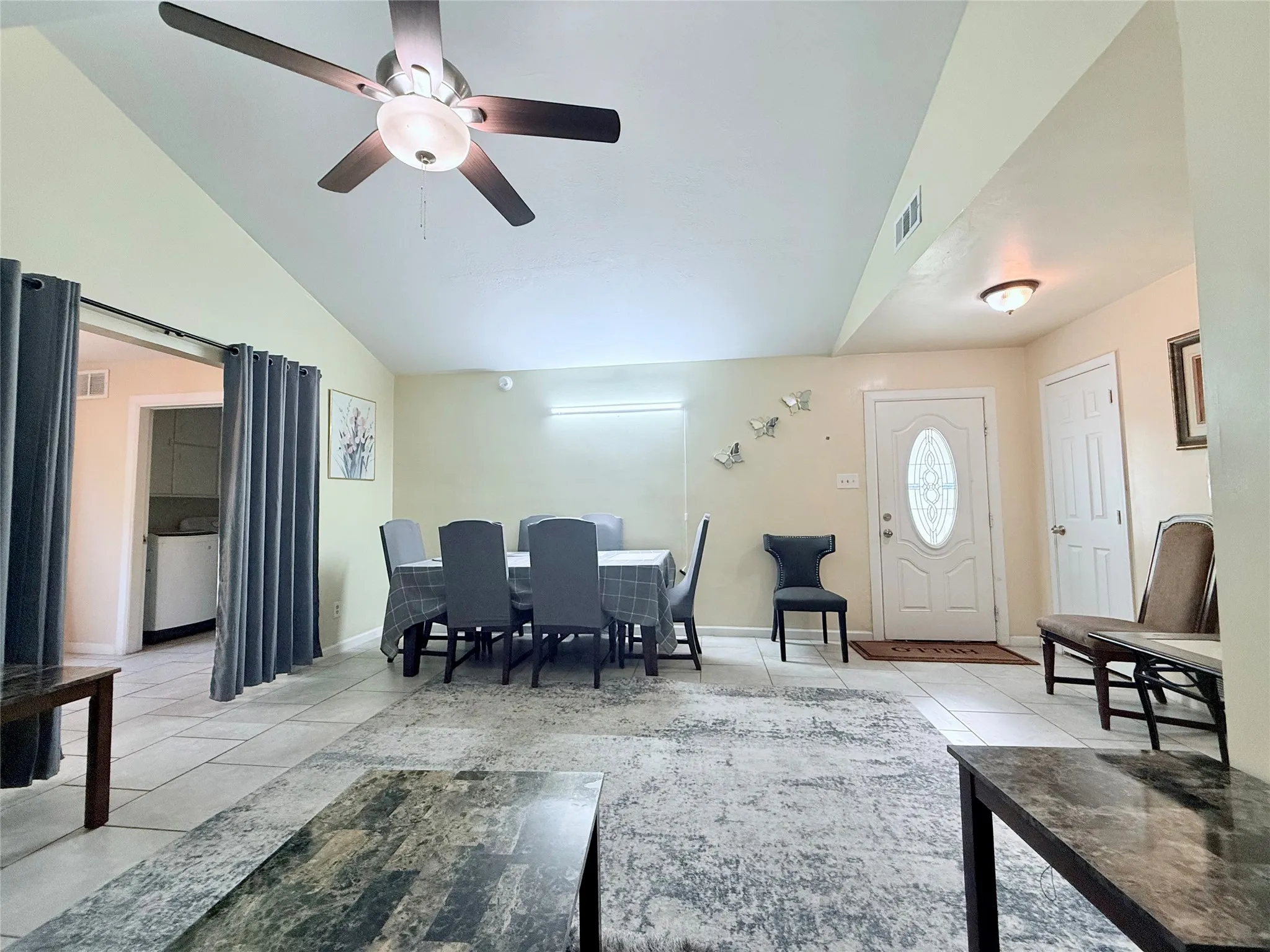 Single Family Residence For Sale in Tarrant County , 3702 Lindsey Court, Arlington, Texas 76015, 3 Bedroom, 2 Bathroom, 2 Garage spaces, 1,168 Sqft, built in 1971, mls#21403190, Real Estate Agent in Arlington, Homes For Sale in Tarrant county, Homes For Sale in Arlington, Realtor in Arlington Texas, Real Estate Brokerage Independent Realty Texas, Luminita Cordes Realtor