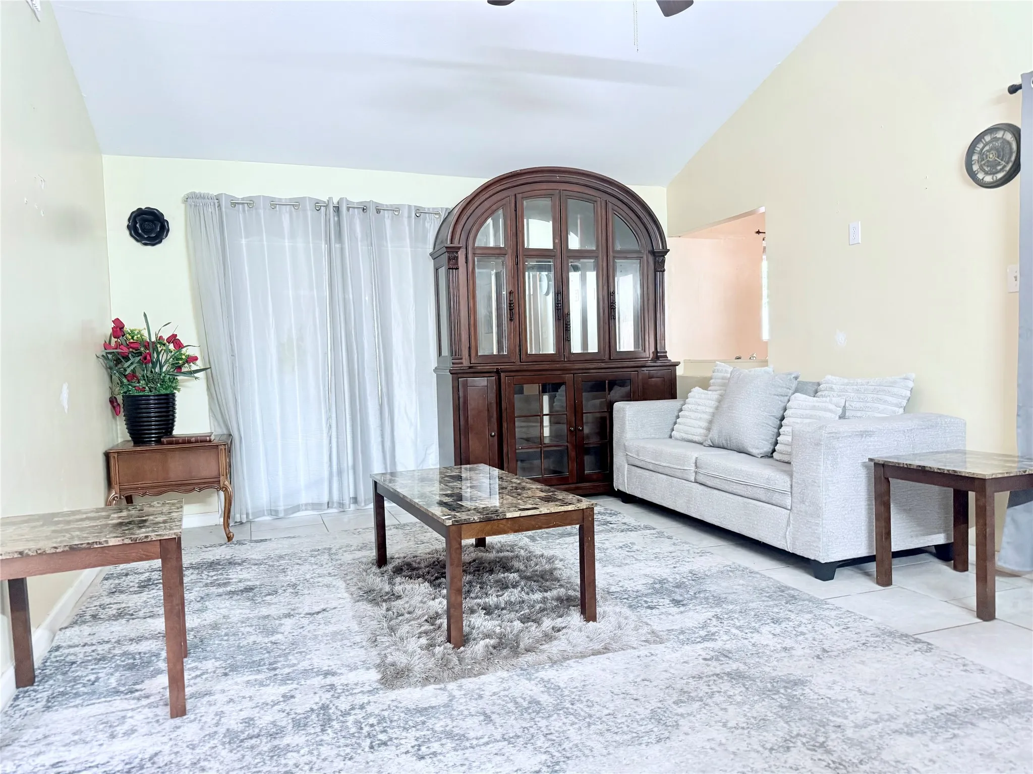 Single Family Residence For Sale in Tarrant County , 3702 Lindsey Court, Arlington, Texas 76015, 3 Bedroom, 2 Bathroom, 2 Garage spaces, 1,168 Sqft, built in 1971, mls#21403190, Real Estate Agent in Arlington, Homes For Sale in Tarrant county, Homes For Sale in Arlington, Realtor in Arlington Texas, Real Estate Brokerage Independent Realty Texas, Luminita Cordes Realtor
