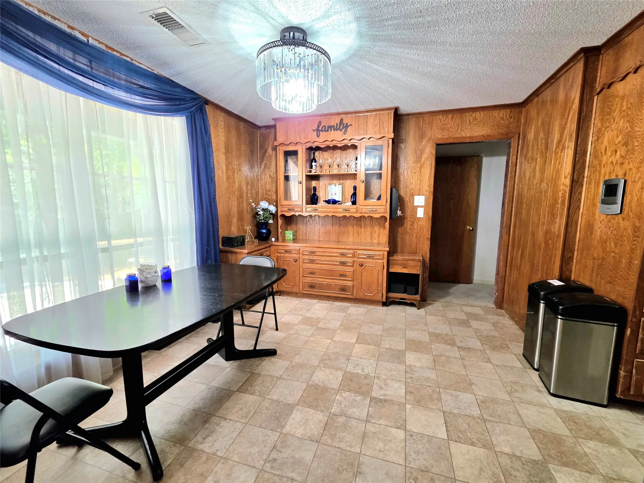 View 2 of the breakfast nook.
