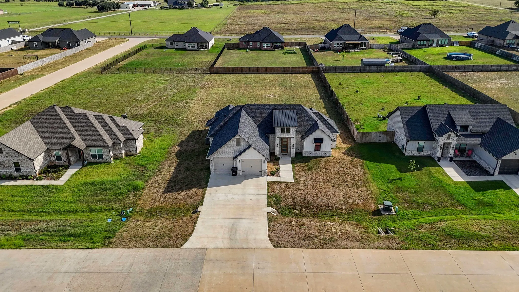 Single Family Residence For Sale in Smith County , 16194 Eagle Lane, Lindale, Texas 75771, 4 Bedroom, 2 Bathroom, 2 Garage spaces, 1,902 Sqft, built in 2024, mls#21399066, Real Estate Agent in Lindale, Homes For Sale in Smith county, Homes For Sale in Lindale, Realtor in Lindale Texas, Real Estate Brokerage Independent Realty Texas, Luminita Cordes Realtor