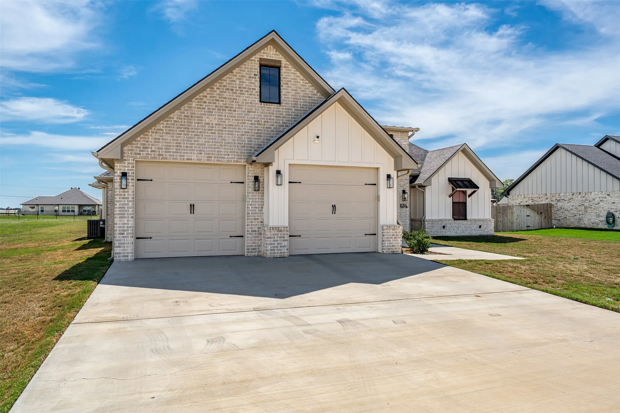 Single Family Residence For Sale in Smith County , 16194 Eagle Lane, Lindale, Texas 75771, 4 Bedroom, 2 Bathroom, 2 Garage spaces, 1,902 Sqft, built in 2024, mls#21399066, Real Estate Agent in Lindale, Homes For Sale in Smith county, Homes For Sale in Lindale, Realtor in Lindale Texas, Real Estate Brokerage Independent Realty Texas, Luminita Cordes Realtor