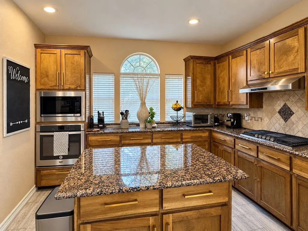 Single Family Residence For Rent in Collin County , 2713 Schofield Court, Plano, Texas 75093, 4 Bedroom, 4 Bathroom, 2 Garage spaces, 3,198 Sqft, built in 1996, mls#21402694, Real Estate Agent in Plano, Homes For Rent in Collin county, Homes For Rent in Plano, Realtor in Plano Texas, Real Estate Brokerage Independent Realty Texas, Luminita Cordes Realtor
