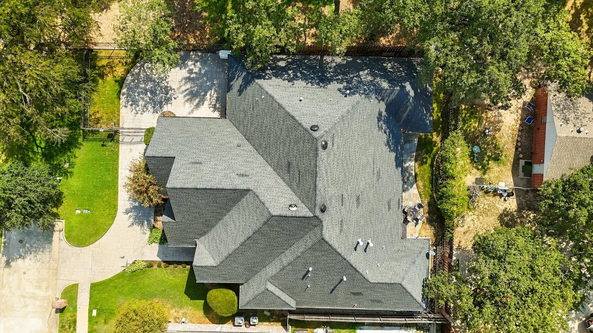 Single Family Residence For Sale in Tarrant County , 2726 Country Club Road, Pantego, Texas 76013, 3 Bedroom, 3 Bathroom, 3 Garage spaces, 3,614 Sqft, built in 2006, mls#21403514, Real Estate Agent in Pantego, Homes For Sale in Tarrant county, Homes For Sale in Pantego, Realtor in Pantego Texas, Real Estate Brokerage Independent Realty Texas, Luminita Cordes Realtor