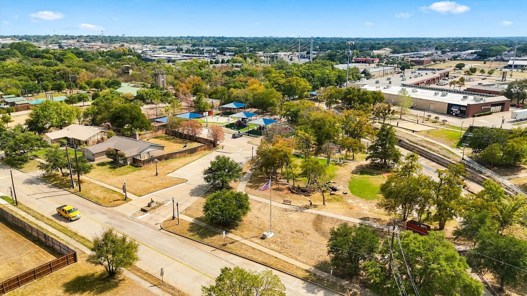 Single Family Residence For Sale in Tarrant County , 2726 Country Club Road, Pantego, Texas 76013, 3 Bedroom, 3 Bathroom, 3 Garage spaces, 3,614 Sqft, built in 2006, mls#21403514, Real Estate Agent in Pantego, Homes For Sale in Tarrant county, Homes For Sale in Pantego, Realtor in Pantego Texas, Real Estate Brokerage Independent Realty Texas, Luminita Cordes Realtor