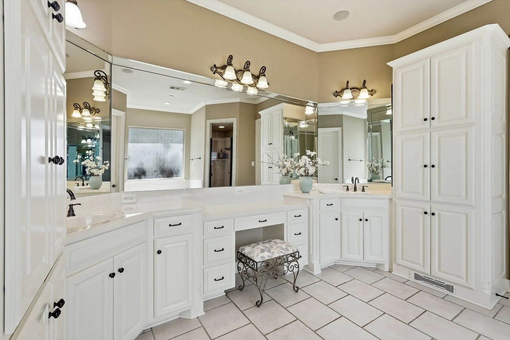 Single Family Residence For Sale in Tarrant County , 2726 Country Club Road, Pantego, Texas 76013, 3 Bedroom, 3 Bathroom, 3 Garage spaces, 3,614 Sqft, built in 2006, mls#21403514, Real Estate Agent in Pantego, Homes For Sale in Tarrant county, Homes For Sale in Pantego, Realtor in Pantego Texas, Real Estate Brokerage Independent Realty Texas, Luminita Cordes Realtor