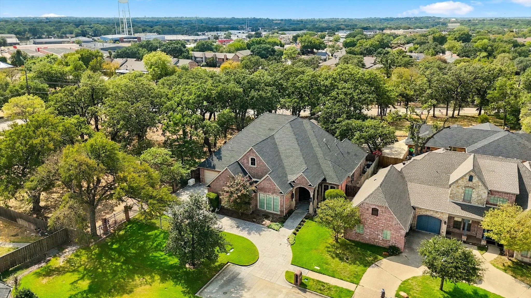 Single Family Residence For Sale in Tarrant County , 2726 Country Club Road, Pantego, Texas 76013, 3 Bedroom, 3 Bathroom, 3 Garage spaces, 3,614 Sqft, built in 2006, mls#21403514, Real Estate Agent in Pantego, Homes For Sale in Tarrant county, Homes For Sale in Pantego, Realtor in Pantego Texas, Real Estate Brokerage Independent Realty Texas, Luminita Cordes Realtor