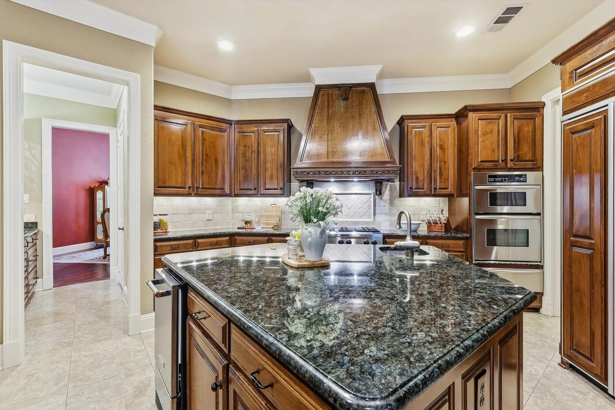 Single Family Residence For Sale in Tarrant County , 2726 Country Club Road, Pantego, Texas 76013, 3 Bedroom, 3 Bathroom, 3 Garage spaces, 3,614 Sqft, built in 2006, mls#21403514, Real Estate Agent in Pantego, Homes For Sale in Tarrant county, Homes For Sale in Pantego, Realtor in Pantego Texas, Real Estate Brokerage Independent Realty Texas, Luminita Cordes Realtor