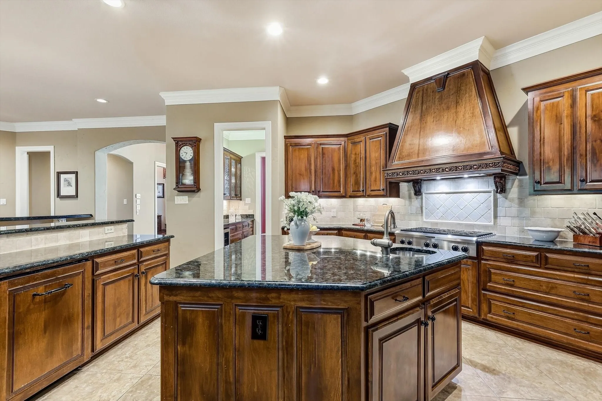 Single Family Residence For Sale in Tarrant County , 2726 Country Club Road, Pantego, Texas 76013, 3 Bedroom, 3 Bathroom, 3 Garage spaces, 3,614 Sqft, built in 2006, mls#21403514, Real Estate Agent in Pantego, Homes For Sale in Tarrant county, Homes For Sale in Pantego, Realtor in Pantego Texas, Real Estate Brokerage Independent Realty Texas, Luminita Cordes Realtor