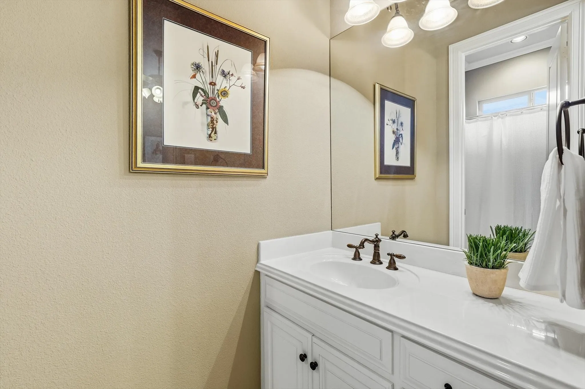 Single Family Residence For Sale in Tarrant County , 2726 Country Club Road, Pantego, Texas 76013, 3 Bedroom, 3 Bathroom, 3 Garage spaces, 3,614 Sqft, built in 2006, mls#21403514, Real Estate Agent in Pantego, Homes For Sale in Tarrant county, Homes For Sale in Pantego, Realtor in Pantego Texas, Real Estate Brokerage Independent Realty Texas, Luminita Cordes Realtor
