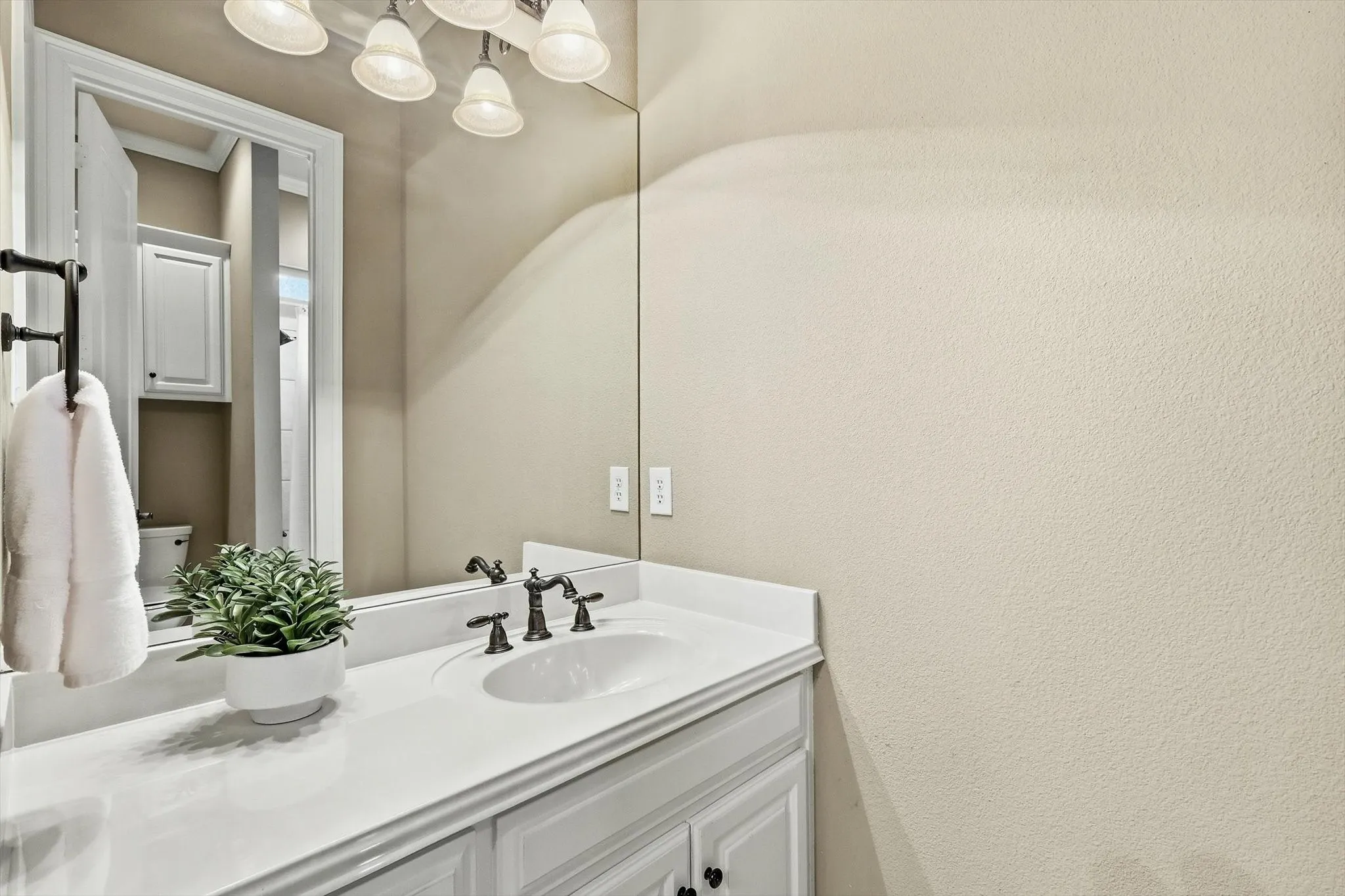 Single Family Residence For Sale in Tarrant County , 2726 Country Club Road, Pantego, Texas 76013, 3 Bedroom, 3 Bathroom, 3 Garage spaces, 3,614 Sqft, built in 2006, mls#21403514, Real Estate Agent in Pantego, Homes For Sale in Tarrant county, Homes For Sale in Pantego, Realtor in Pantego Texas, Real Estate Brokerage Independent Realty Texas, Luminita Cordes Realtor