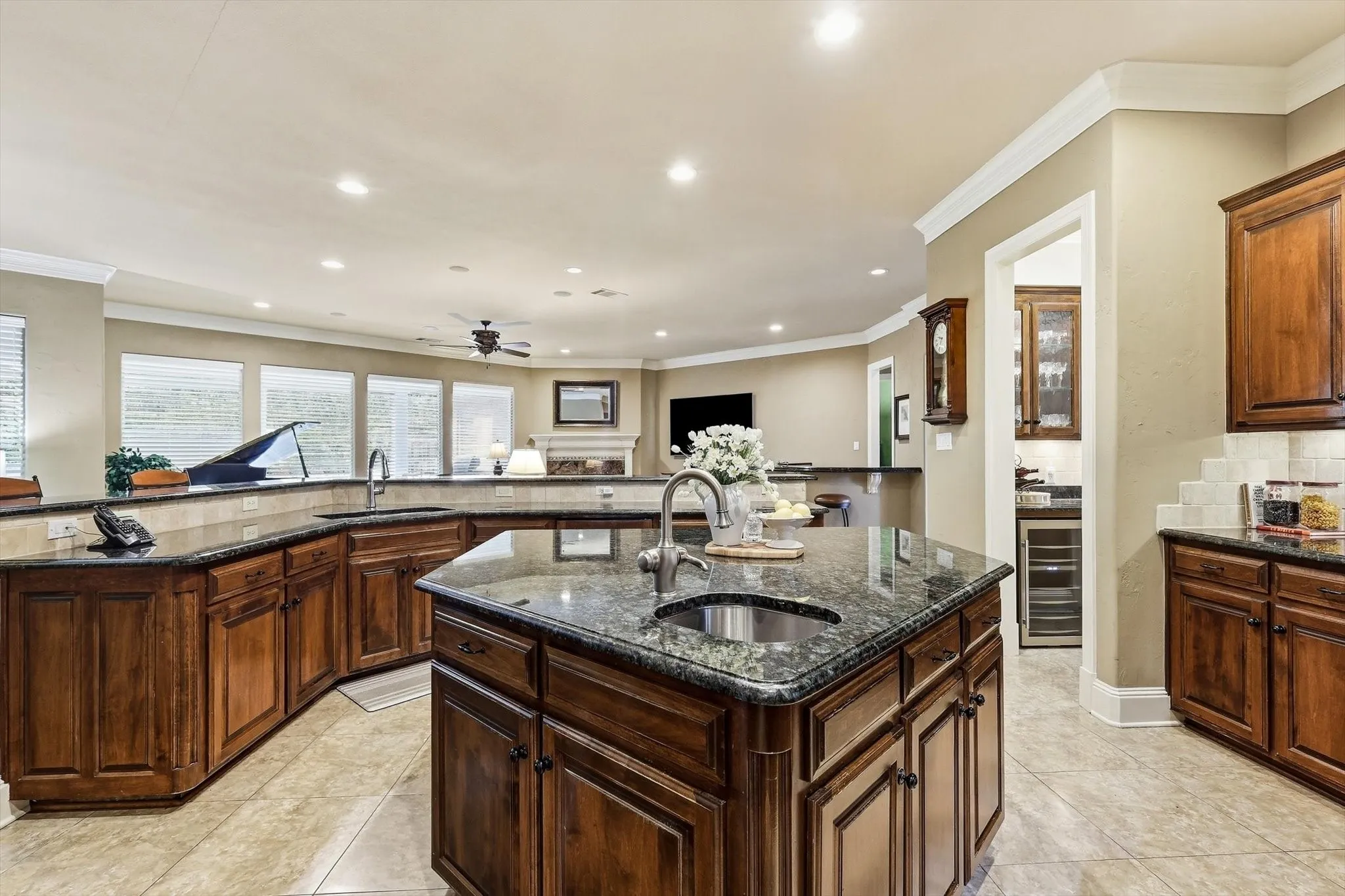 Single Family Residence For Sale in Tarrant County , 2726 Country Club Road, Pantego, Texas 76013, 3 Bedroom, 3 Bathroom, 3 Garage spaces, 3,614 Sqft, built in 2006, mls#21403514, Real Estate Agent in Pantego, Homes For Sale in Tarrant county, Homes For Sale in Pantego, Realtor in Pantego Texas, Real Estate Brokerage Independent Realty Texas, Luminita Cordes Realtor
