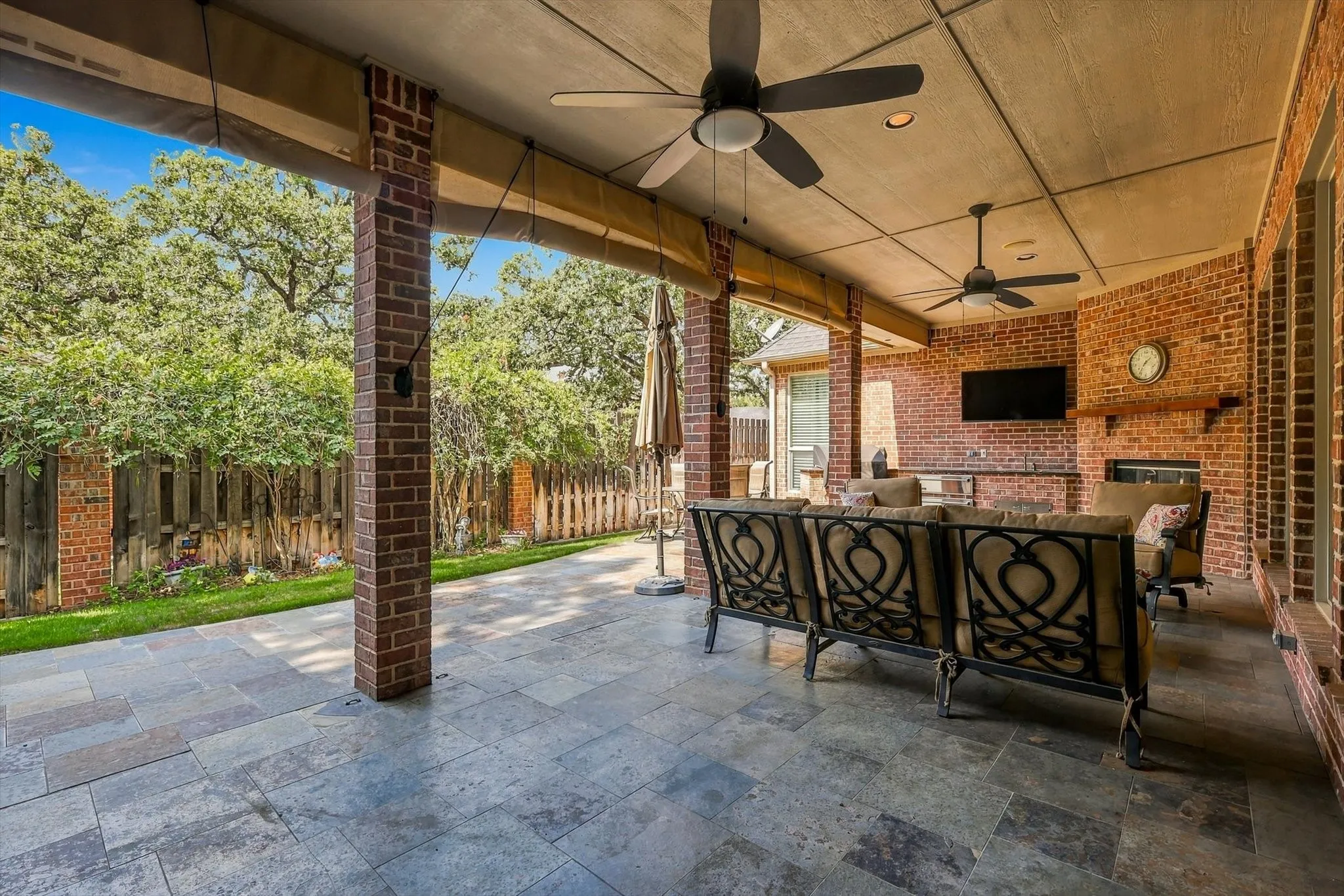 Single Family Residence For Sale in Tarrant County , 2726 Country Club Road, Pantego, Texas 76013, 3 Bedroom, 3 Bathroom, 3 Garage spaces, 3,614 Sqft, built in 2006, mls#21403514, Real Estate Agent in Pantego, Homes For Sale in Tarrant county, Homes For Sale in Pantego, Realtor in Pantego Texas, Real Estate Brokerage Independent Realty Texas, Luminita Cordes Realtor
