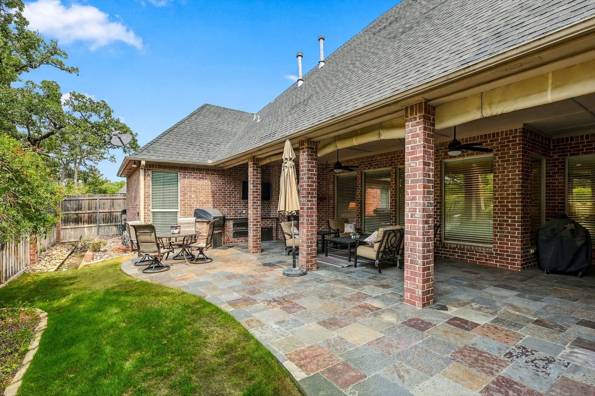 Single Family Residence For Sale in Tarrant County , 2726 Country Club Road, Pantego, Texas 76013, 3 Bedroom, 3 Bathroom, 3 Garage spaces, 3,614 Sqft, built in 2006, mls#21403514, Real Estate Agent in Pantego, Homes For Sale in Tarrant county, Homes For Sale in Pantego, Realtor in Pantego Texas, Real Estate Brokerage Independent Realty Texas, Luminita Cordes Realtor