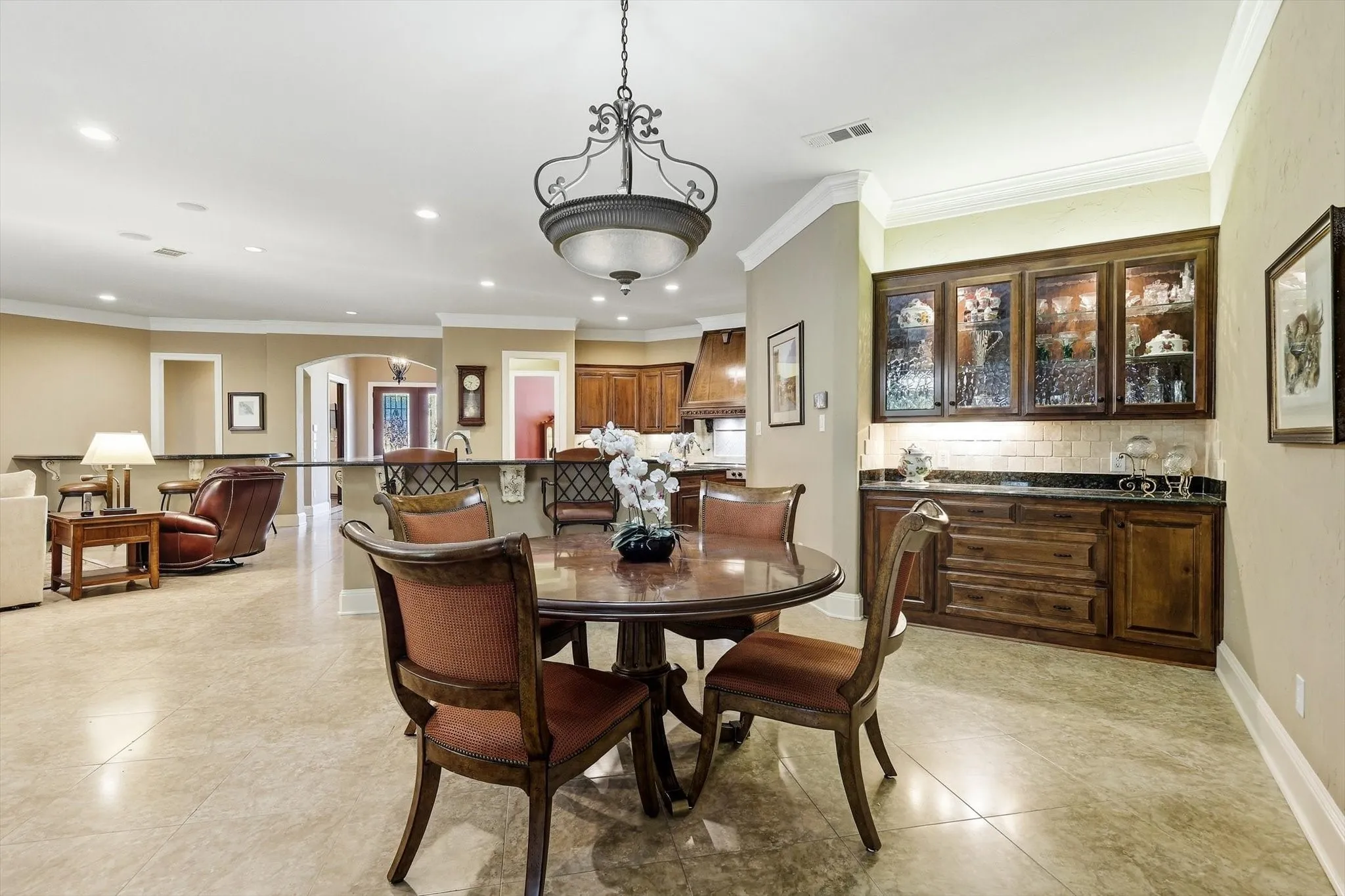Single Family Residence For Sale in Tarrant County , 2726 Country Club Road, Pantego, Texas 76013, 3 Bedroom, 3 Bathroom, 3 Garage spaces, 3,614 Sqft, built in 2006, mls#21403514, Real Estate Agent in Pantego, Homes For Sale in Tarrant county, Homes For Sale in Pantego, Realtor in Pantego Texas, Real Estate Brokerage Independent Realty Texas, Luminita Cordes Realtor