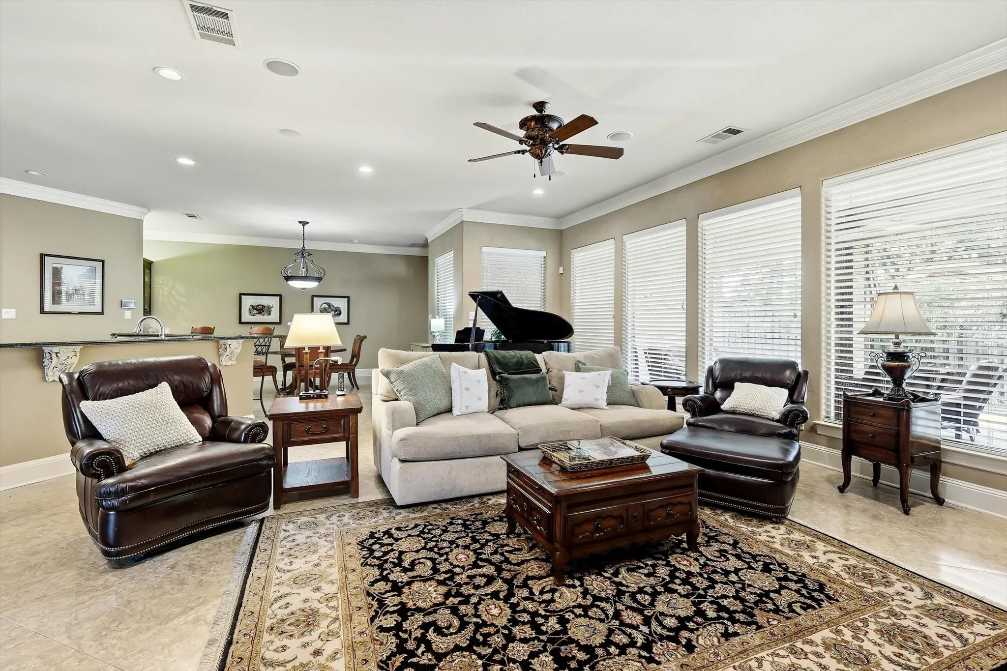 Single Family Residence For Sale in Tarrant County , 2726 Country Club Road, Pantego, Texas 76013, 3 Bedroom, 3 Bathroom, 3 Garage spaces, 3,614 Sqft, built in 2006, mls#21403514, Real Estate Agent in Pantego, Homes For Sale in Tarrant county, Homes For Sale in Pantego, Realtor in Pantego Texas, Real Estate Brokerage Independent Realty Texas, Luminita Cordes Realtor