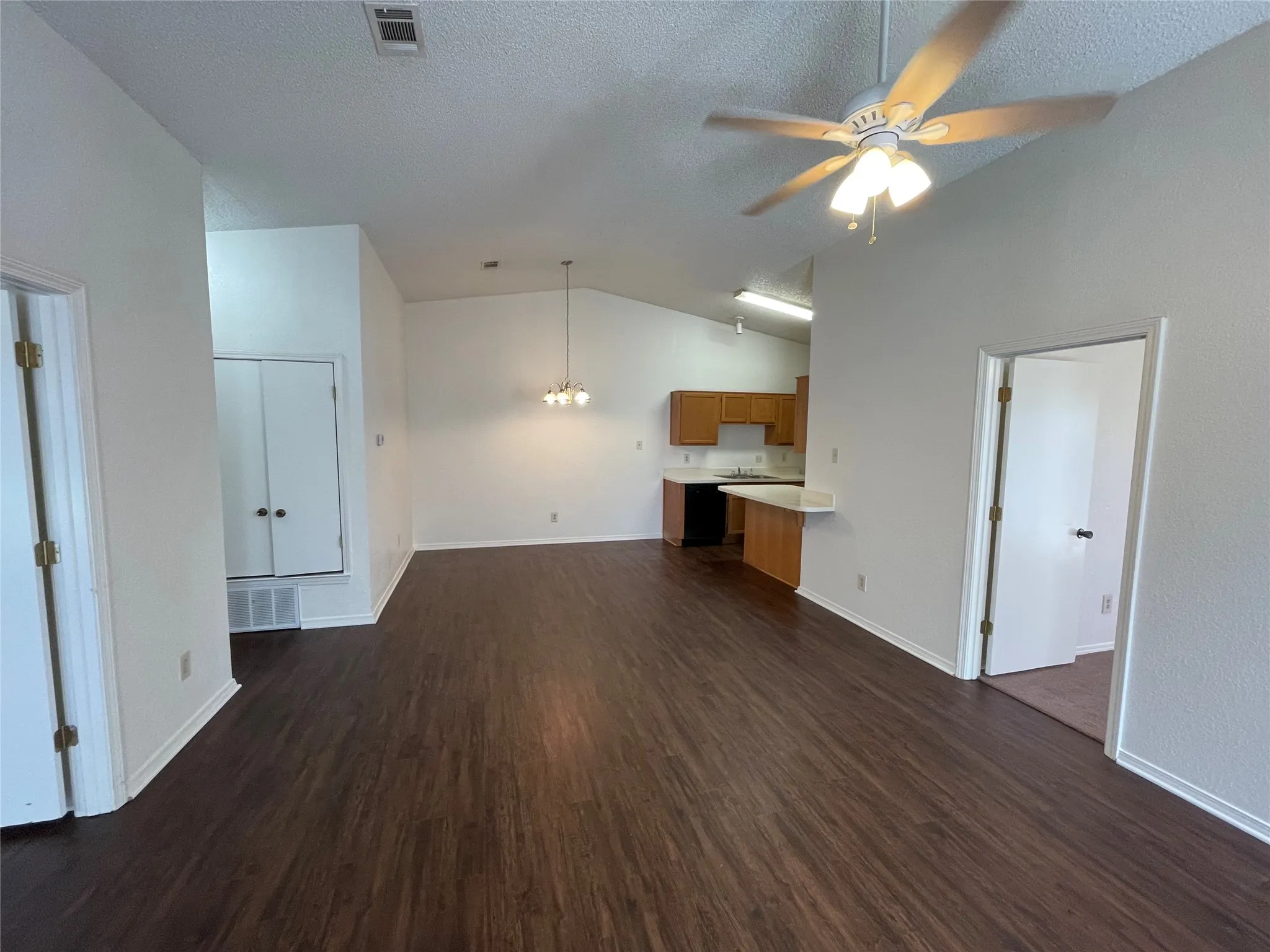Duplex For Rent in Dallas County , 1708 Carrington Drive, Glenn Heights, Texas 75154, 3 Bedroom, 2 Bathroom, 2 Garage spaces, 2,540 Sqft, built in 1986, mls#21404212, Real Estate Agent in Glenn Heights, Homes For Rent in Dallas county, Homes For Rent in Glenn Heights, Realtor in Glenn Heights Texas, Real Estate Brokerage Independent Realty Texas, Luminita Cordes Realtor