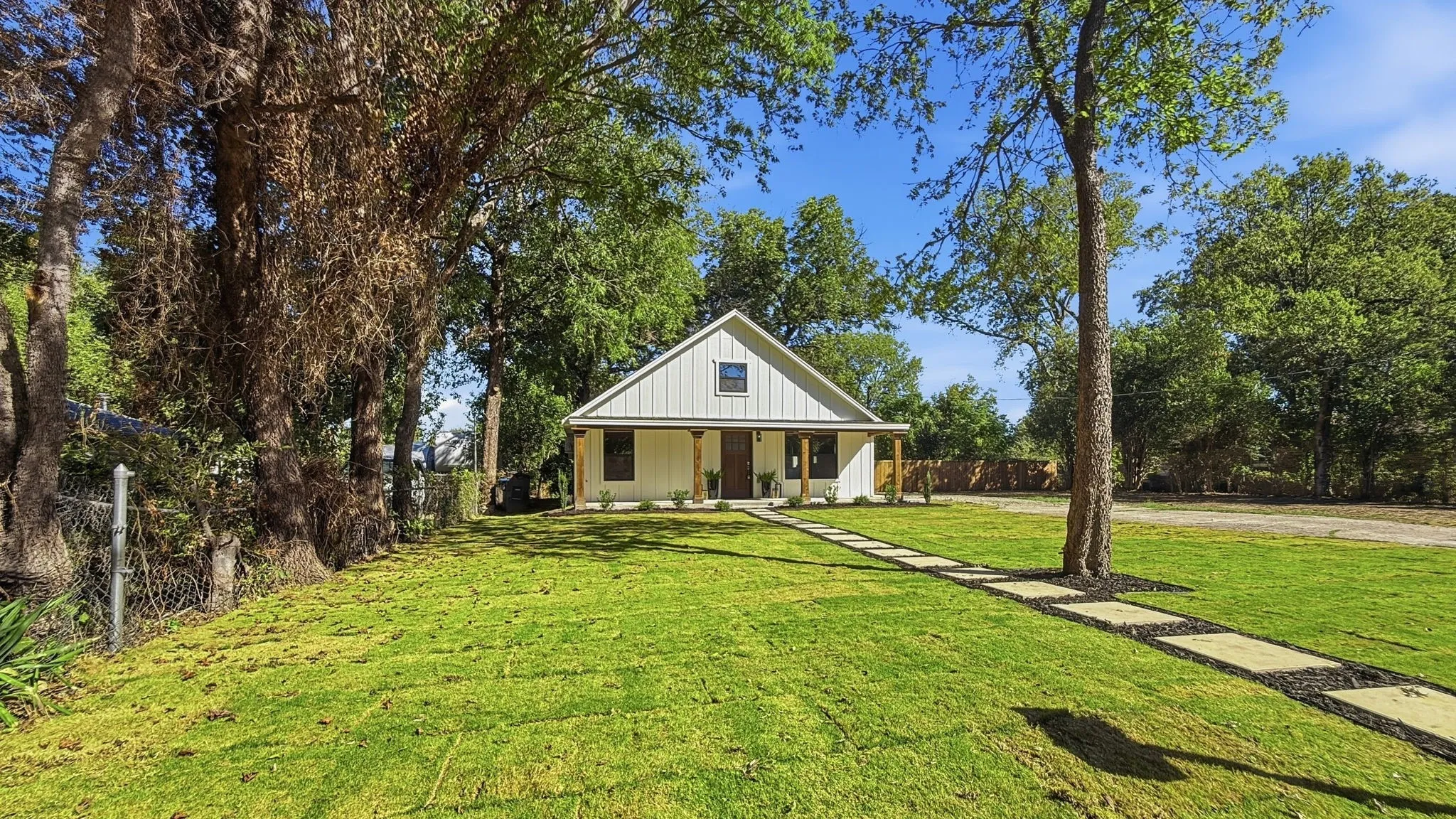 Single Family Residence For Sale in Tarrant County , 4216 Bonita Drive, Fort Worth, Texas 76114, 3 Bedroom, 2 Bathroom, Garage spaces, 1,469 Sqft, built in 1950, mls#21404072, Real Estate Agent in Fort Worth, Homes For Sale in Tarrant county, Homes For Sale in Fort Worth, Realtor in Fort Worth Texas, Real Estate Brokerage Independent Realty Texas, Luminita Cordes Realtor