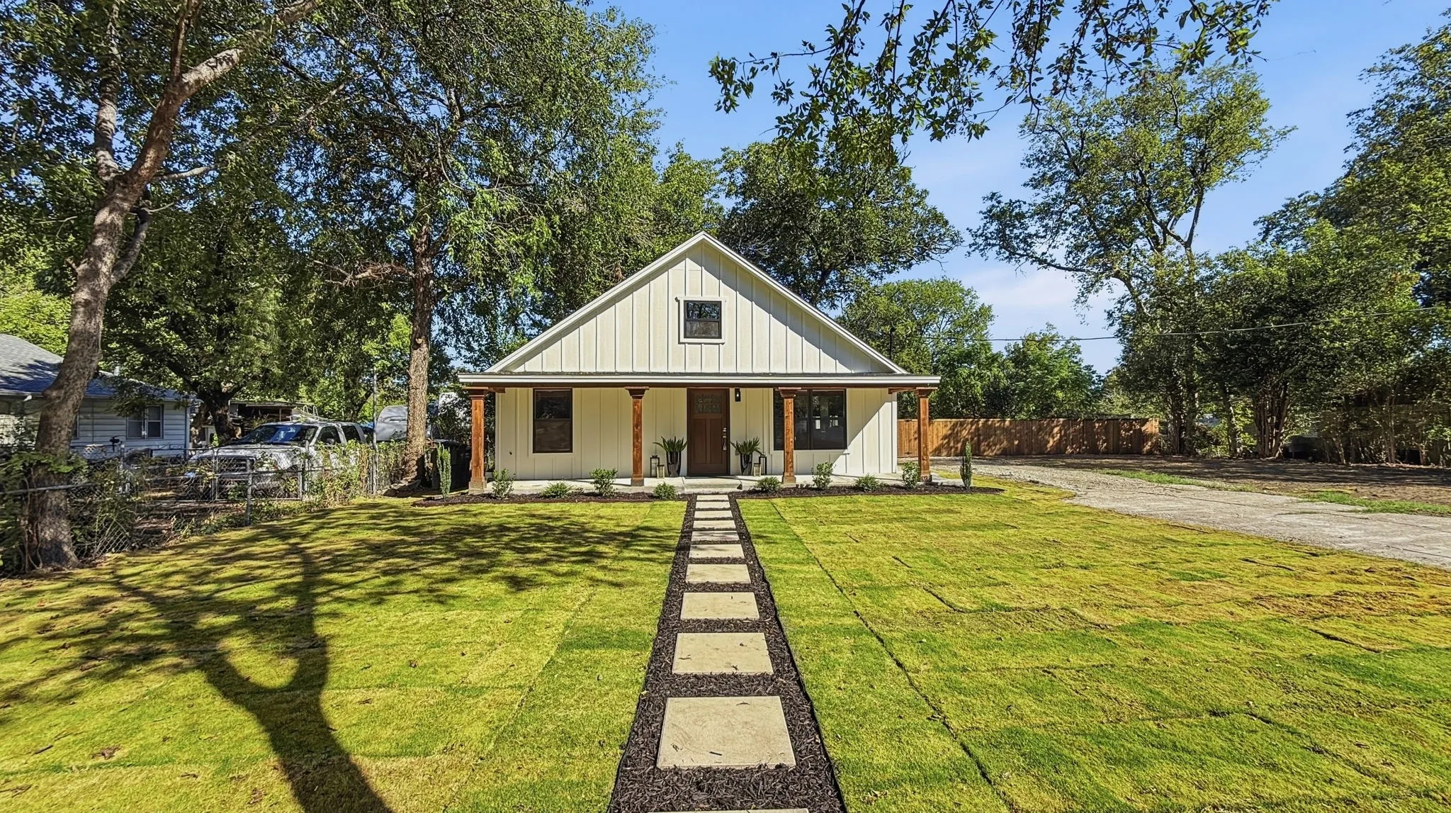 Single Family Residence For Sale in Tarrant County , 4216 Bonita Drive, Fort Worth, Texas 76114, 3 Bedroom, 2 Bathroom, Garage spaces, 1,469 Sqft, built in 1950, mls#21404072, Real Estate Agent in Fort Worth, Homes For Sale in Tarrant county, Homes For Sale in Fort Worth, Realtor in Fort Worth Texas, Real Estate Brokerage Independent Realty Texas, Luminita Cordes Realtor