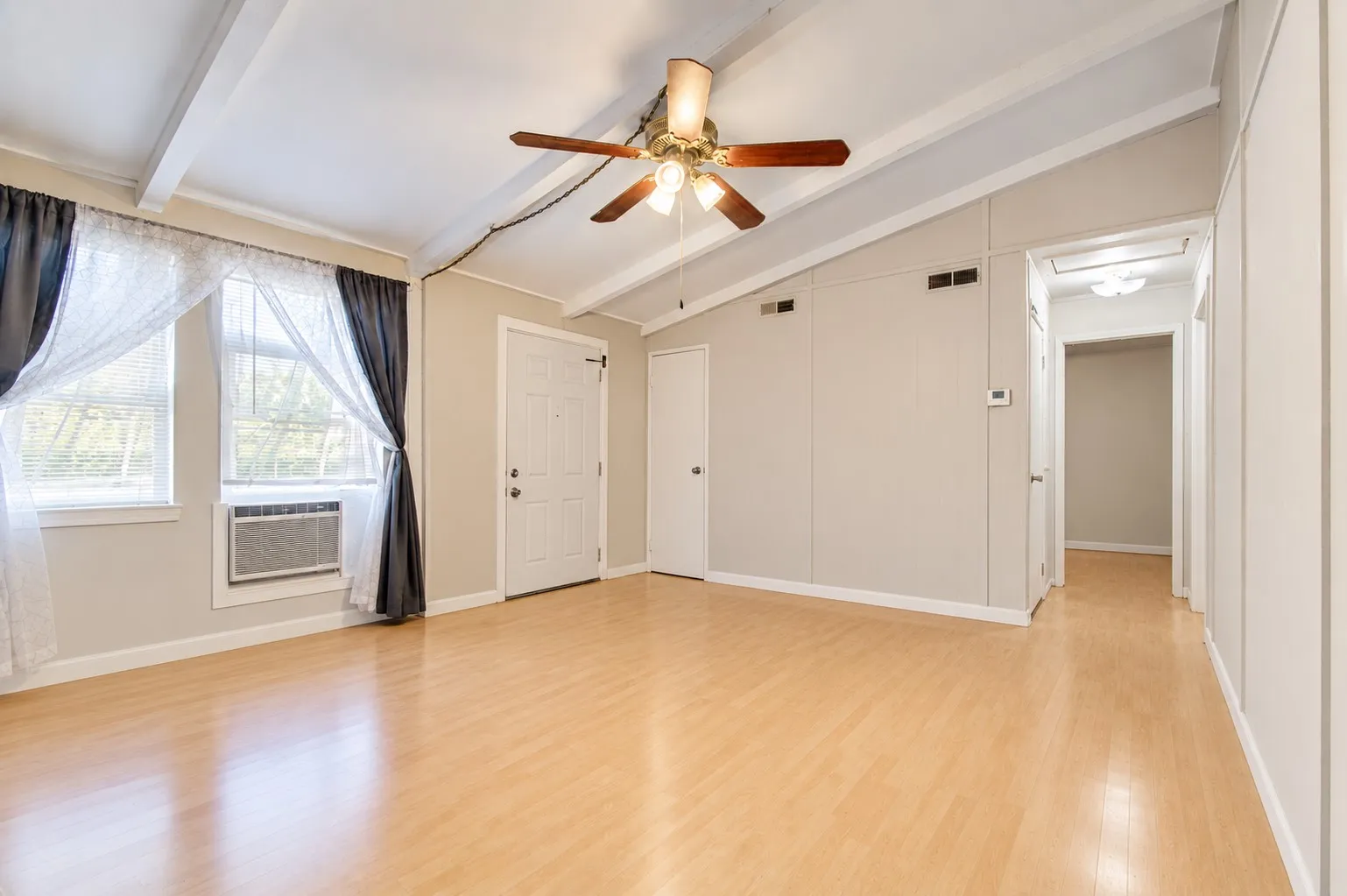 Duplex For Sale in Tarrant County , 2306 Ross Avenue 100, Fort Worth, Texas 76164, 4 Bedroom, 2 Bathroom, Garage spaces, 0 Sqft, built in 1981, mls#21400601, Real Estate Agent in Fort Worth, Homes For Sale in Tarrant county, Homes For Sale in Fort Worth, Realtor in Fort Worth Texas, Real Estate Brokerage Independent Realty Texas, Luminita Cordes Realtor