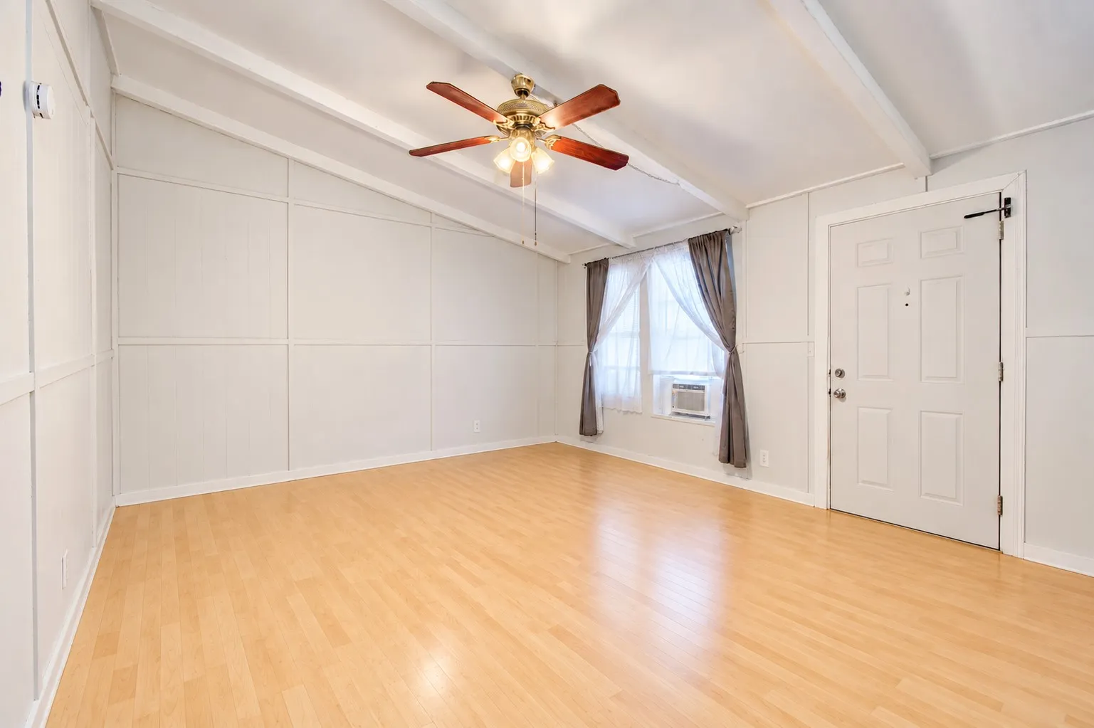 Duplex For Sale in Tarrant County , 2306 Ross Avenue 100, Fort Worth, Texas 76164, 4 Bedroom, 2 Bathroom, Garage spaces, 0 Sqft, built in 1981, mls#21400601, Real Estate Agent in Fort Worth, Homes For Sale in Tarrant county, Homes For Sale in Fort Worth, Realtor in Fort Worth Texas, Real Estate Brokerage Independent Realty Texas, Luminita Cordes Realtor