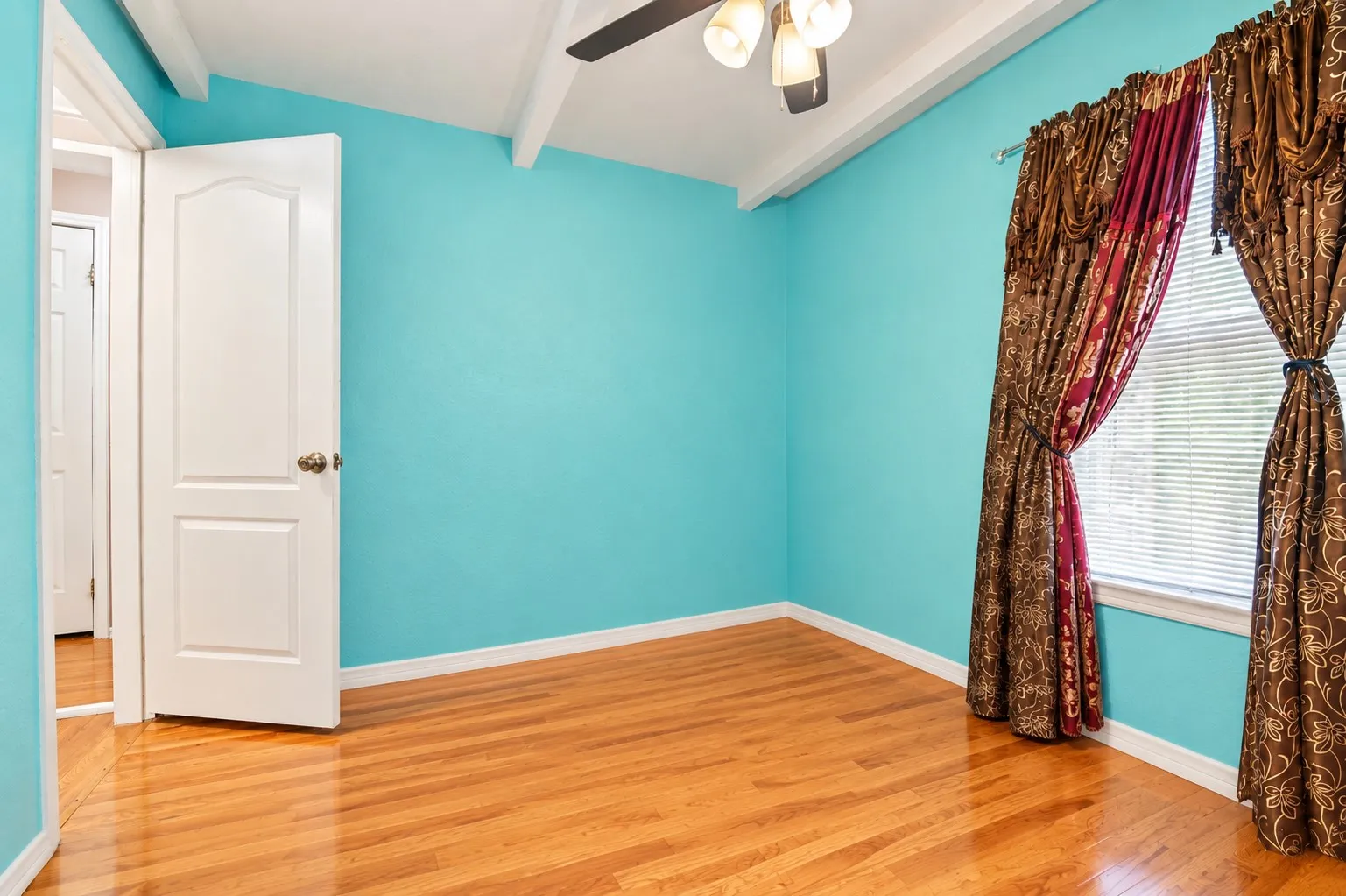 Duplex For Sale in Tarrant County , 2306 Ross Avenue 100, Fort Worth, Texas 76164, 4 Bedroom, 2 Bathroom, Garage spaces, 0 Sqft, built in 1981, mls#21400601, Real Estate Agent in Fort Worth, Homes For Sale in Tarrant county, Homes For Sale in Fort Worth, Realtor in Fort Worth Texas, Real Estate Brokerage Independent Realty Texas, Luminita Cordes Realtor