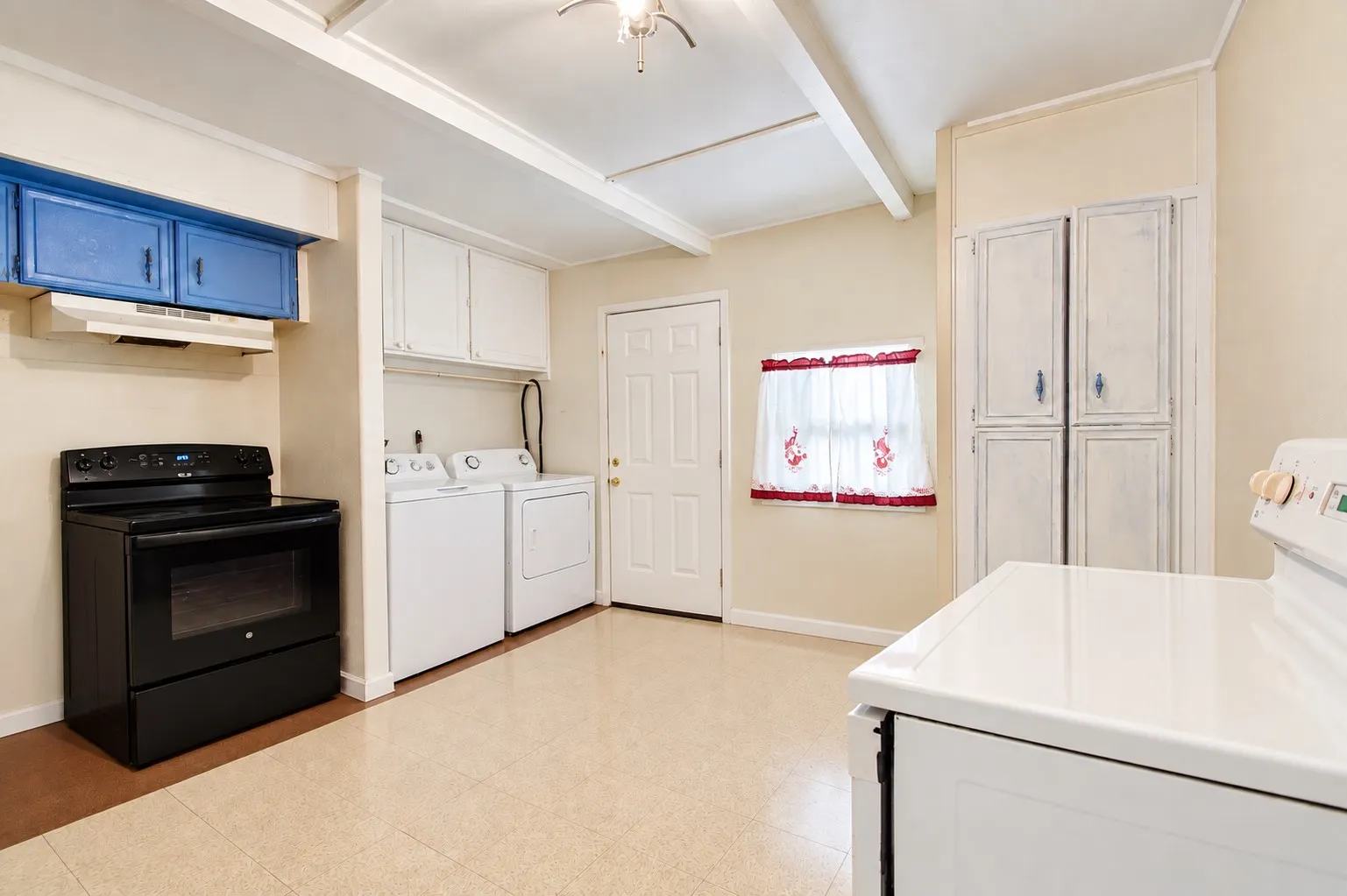 Duplex For Sale in Tarrant County , 2306 Ross Avenue 100, Fort Worth, Texas 76164, 4 Bedroom, 2 Bathroom, Garage spaces, 0 Sqft, built in 1981, mls#21400601, Real Estate Agent in Fort Worth, Homes For Sale in Tarrant county, Homes For Sale in Fort Worth, Realtor in Fort Worth Texas, Real Estate Brokerage Independent Realty Texas, Luminita Cordes Realtor
