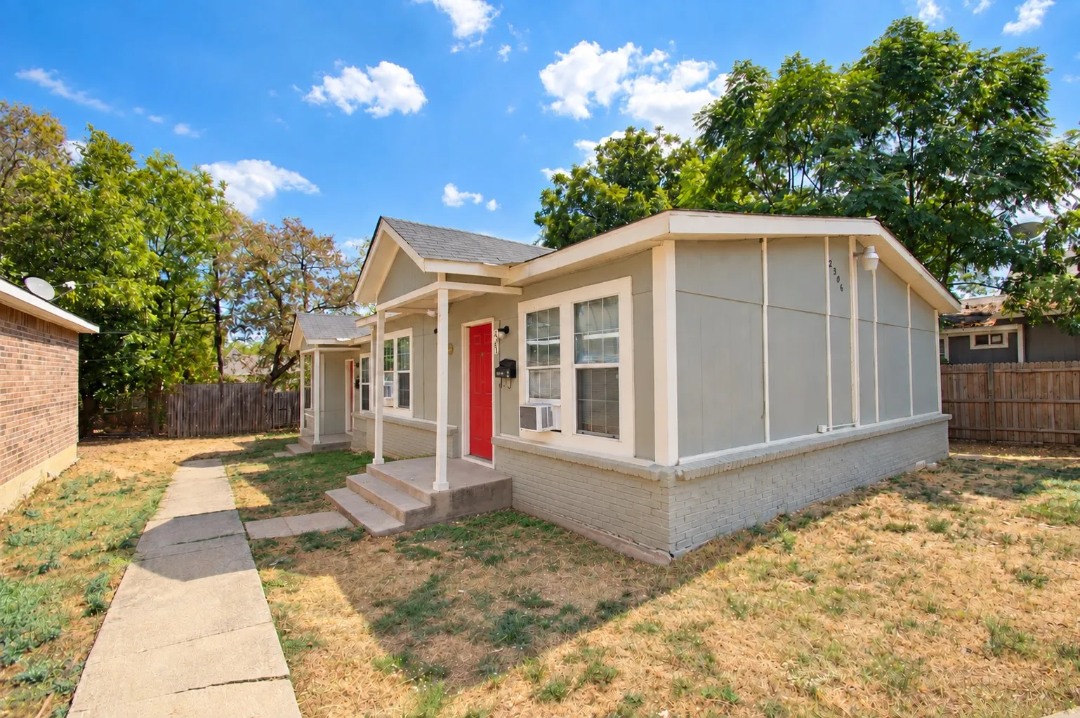 Duplex For Sale in Tarrant County , 2306 Ross Avenue 100, Fort Worth, Texas 76164, 4 Bedroom, 2 Bathroom, Garage spaces, 0 Sqft, built in 1981, mls#21400601, Real Estate Agent in Fort Worth, Homes For Sale in Tarrant county, Homes For Sale in Fort Worth, Realtor in Fort Worth Texas, Real Estate Brokerage Independent Realty Texas, Luminita Cordes Realtor