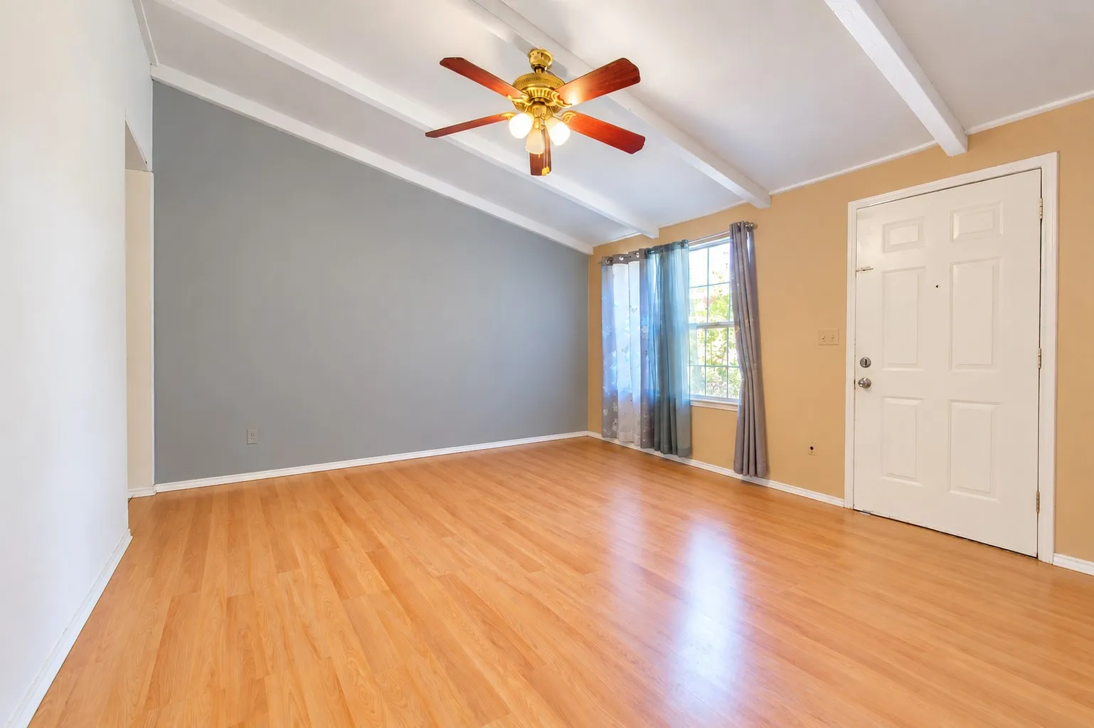 Duplex For Sale in Tarrant County , 2306 Ross Avenue 100, Fort Worth, Texas 76164, 4 Bedroom, 2 Bathroom, Garage spaces, 0 Sqft, built in 1981, mls#21400601, Real Estate Agent in Fort Worth, Homes For Sale in Tarrant county, Homes For Sale in Fort Worth, Realtor in Fort Worth Texas, Real Estate Brokerage Independent Realty Texas, Luminita Cordes Realtor