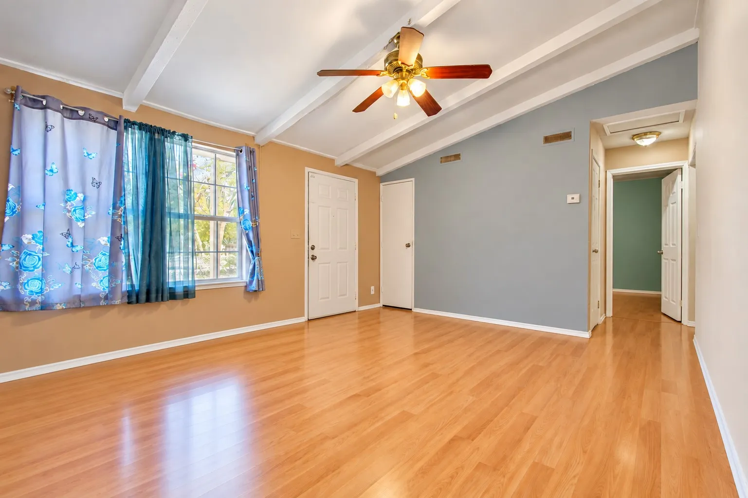Duplex For Sale in Tarrant County , 2306 Ross Avenue 100, Fort Worth, Texas 76164, 4 Bedroom, 2 Bathroom, Garage spaces, 0 Sqft, built in 1981, mls#21400601, Real Estate Agent in Fort Worth, Homes For Sale in Tarrant county, Homes For Sale in Fort Worth, Realtor in Fort Worth Texas, Real Estate Brokerage Independent Realty Texas, Luminita Cordes Realtor