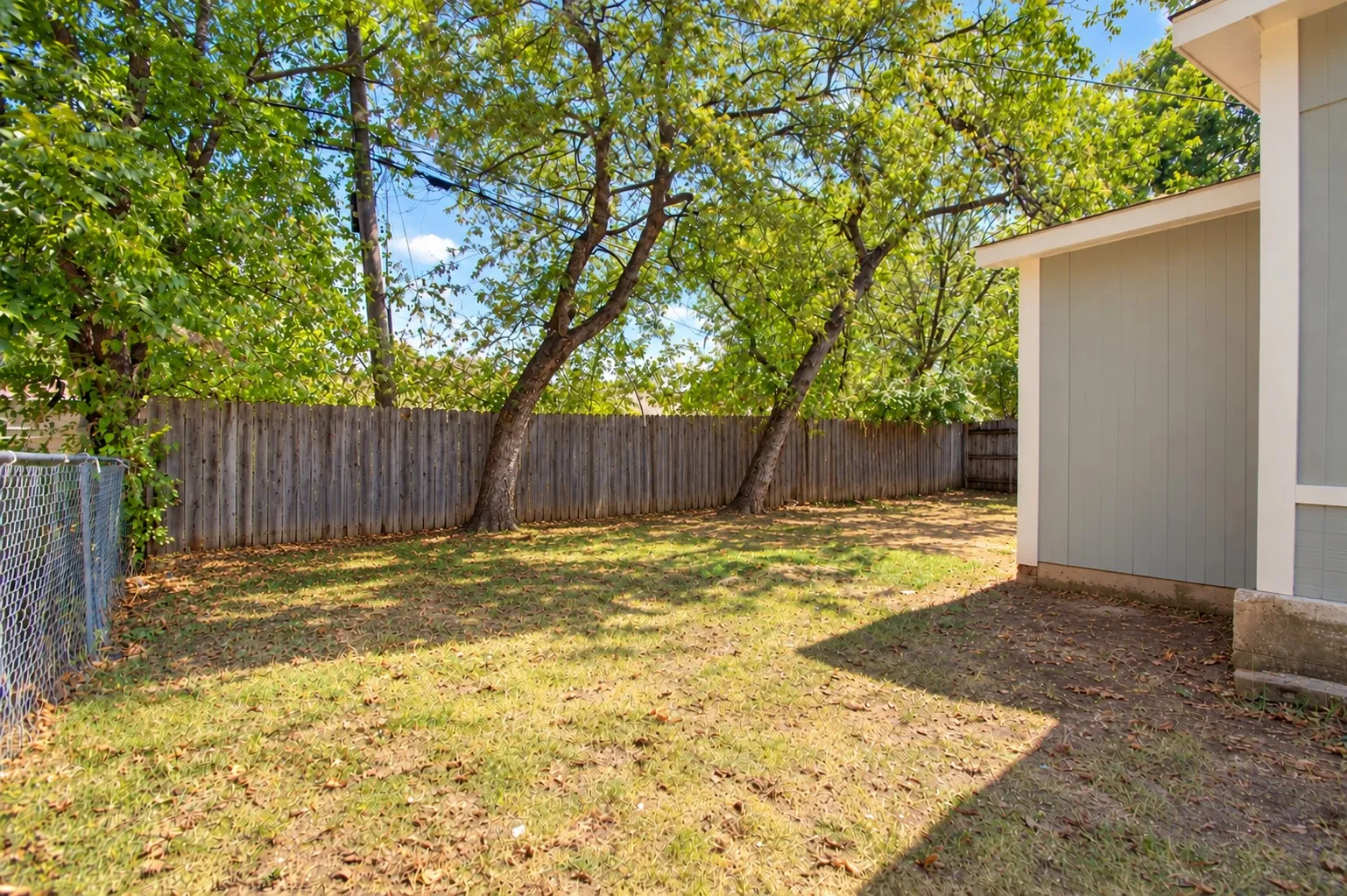 Duplex For Sale in Tarrant County , 2306 Ross Avenue 100, Fort Worth, Texas 76164, 4 Bedroom, 2 Bathroom, Garage spaces, 0 Sqft, built in 1981, mls#21400601, Real Estate Agent in Fort Worth, Homes For Sale in Tarrant county, Homes For Sale in Fort Worth, Realtor in Fort Worth Texas, Real Estate Brokerage Independent Realty Texas, Luminita Cordes Realtor
