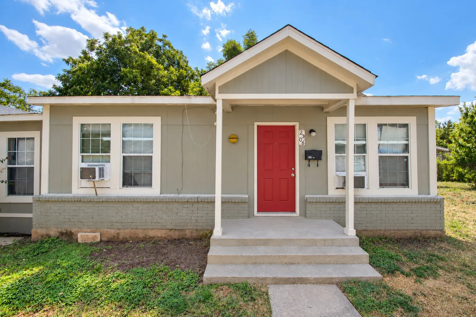 Duplex For Sale in Tarrant County , 2306 Ross Avenue 100, Fort Worth, Texas 76164, 4 Bedroom, 2 Bathroom, Garage spaces, 0 Sqft, built in 1981, mls#21400601, Real Estate Agent in Fort Worth, Homes For Sale in Tarrant county, Homes For Sale in Fort Worth, Realtor in Fort Worth Texas, Real Estate Brokerage Independent Realty Texas, Luminita Cordes Realtor