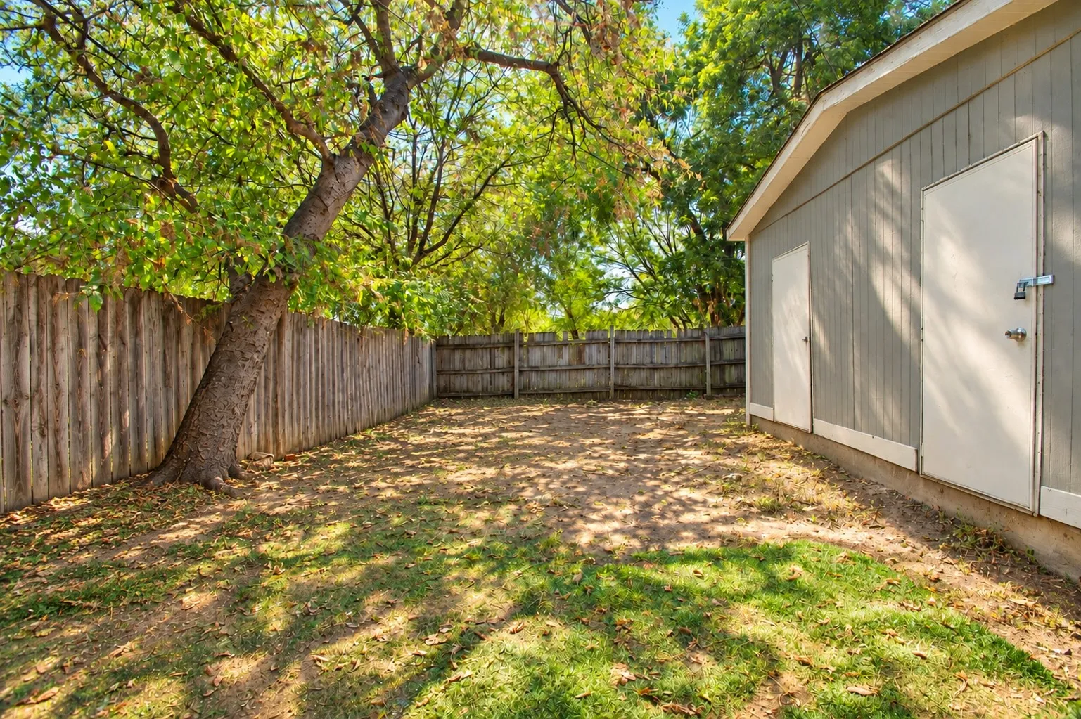 Duplex For Sale in Tarrant County , 2306 Ross Avenue 100, Fort Worth, Texas 76164, 4 Bedroom, 2 Bathroom, Garage spaces, 0 Sqft, built in 1981, mls#21400601, Real Estate Agent in Fort Worth, Homes For Sale in Tarrant county, Homes For Sale in Fort Worth, Realtor in Fort Worth Texas, Real Estate Brokerage Independent Realty Texas, Luminita Cordes Realtor