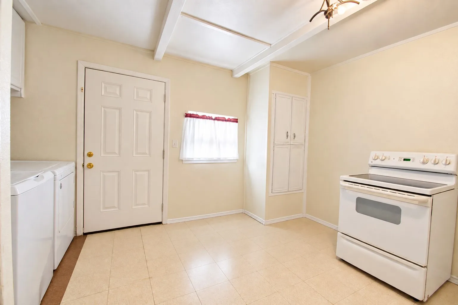 Duplex For Sale in Tarrant County , 2306 Ross Avenue 100, Fort Worth, Texas 76164, 4 Bedroom, 2 Bathroom, Garage spaces, 0 Sqft, built in 1981, mls#21400601, Real Estate Agent in Fort Worth, Homes For Sale in Tarrant county, Homes For Sale in Fort Worth, Realtor in Fort Worth Texas, Real Estate Brokerage Independent Realty Texas, Luminita Cordes Realtor