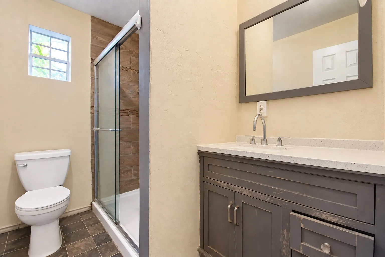 Duplex For Sale in Tarrant County , 2306 Ross Avenue 100, Fort Worth, Texas 76164, 4 Bedroom, 2 Bathroom, Garage spaces, 0 Sqft, built in 1981, mls#21400601, Real Estate Agent in Fort Worth, Homes For Sale in Tarrant county, Homes For Sale in Fort Worth, Realtor in Fort Worth Texas, Real Estate Brokerage Independent Realty Texas, Luminita Cordes Realtor