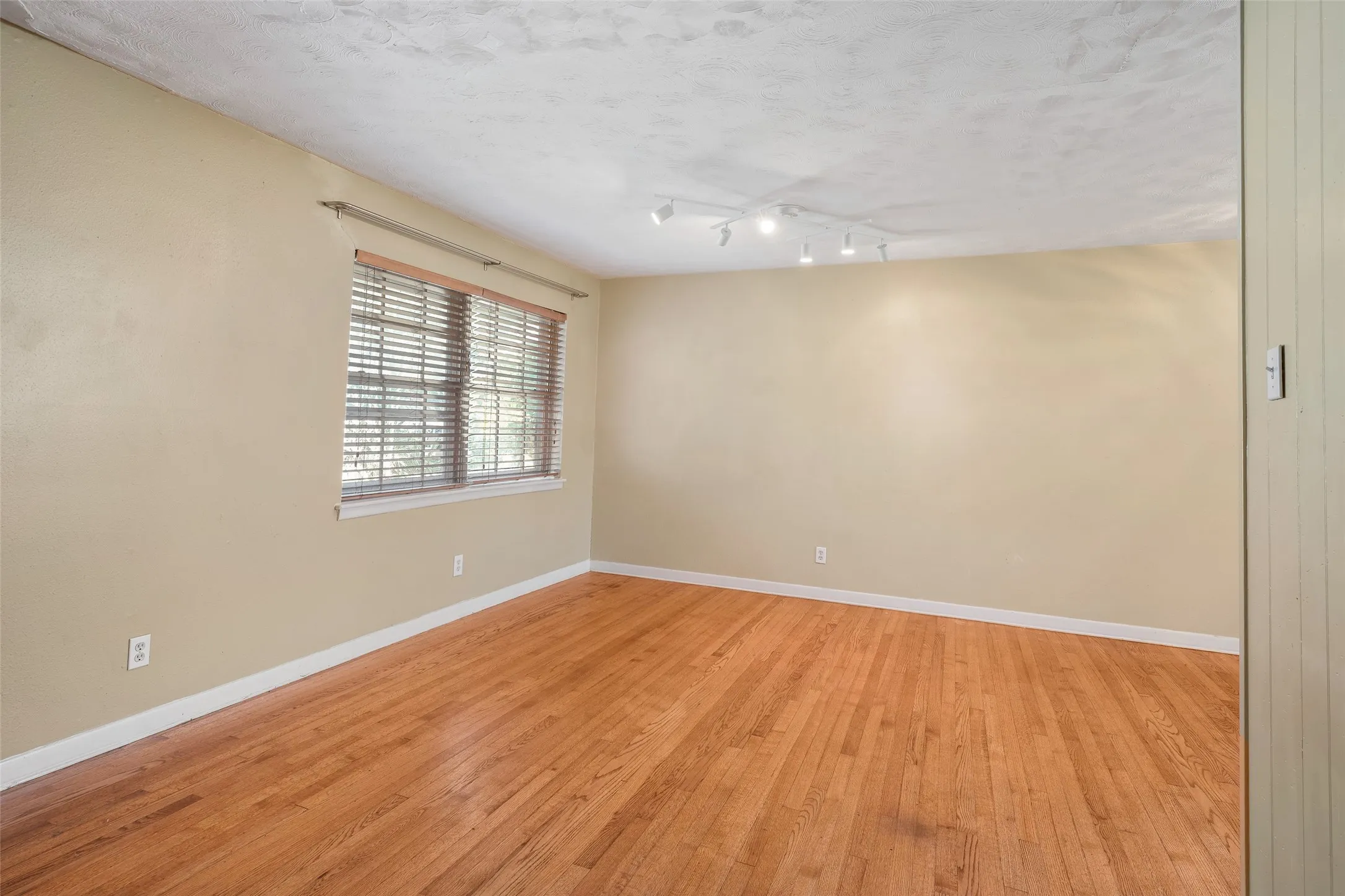 Living area adjacent to dining