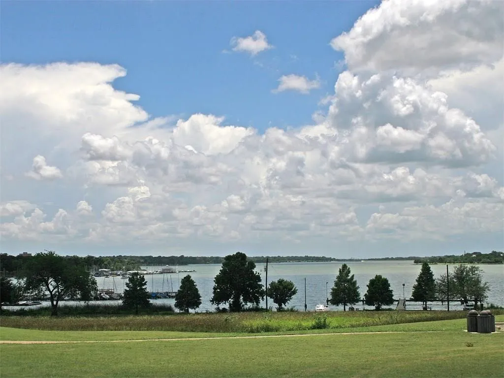 White Rock Lake just a walk away