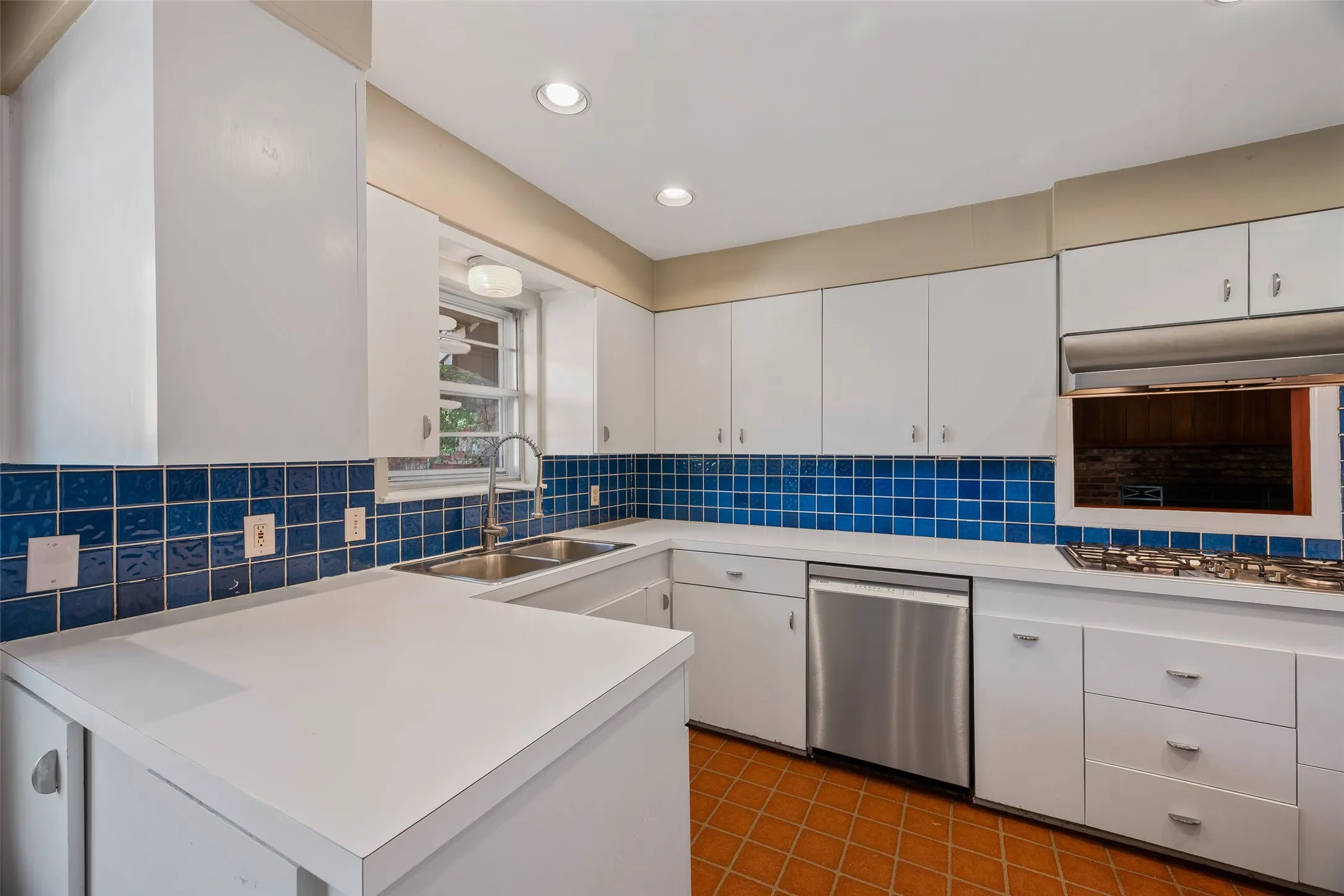 Single Family Residence For Rent in Dallas County , 7735 Deer Trail Drive, Dallas, Texas 75238, 3 Bedroom, 3 Bathroom, 1 Garage spaces, 1,794 Sqft, built in 1958, mls#21404176, Real Estate Agent in Dallas, Homes For Rent in Dallas county, Homes For Rent in Dallas, Realtor in Dallas Texas, Real Estate Brokerage Independent Realty Texas, Luminita Cordes Realtor